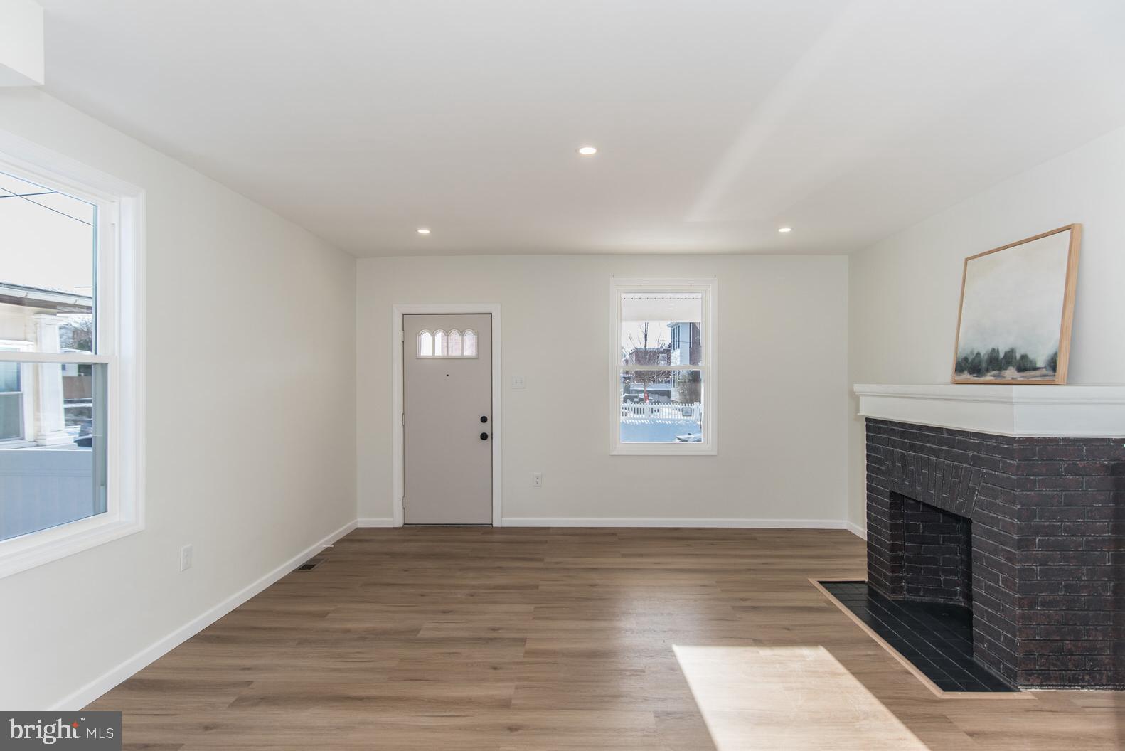 LAWNDALE - Residential