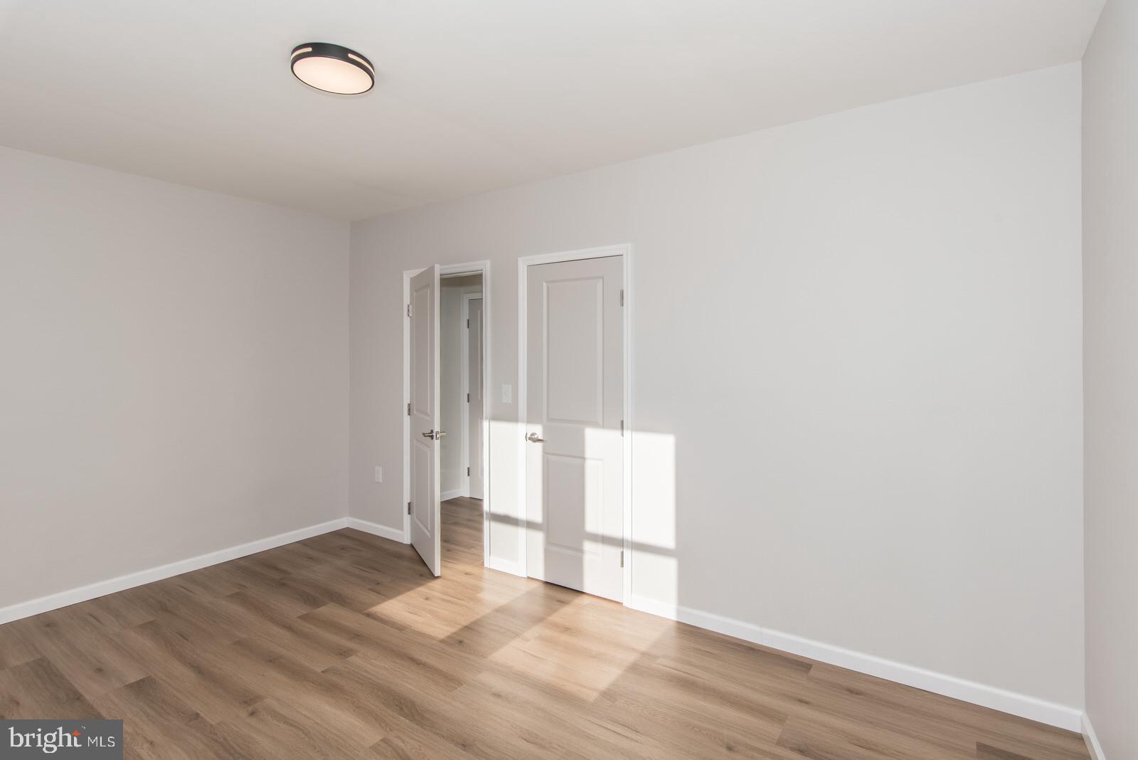 LAWNDALE - Residential