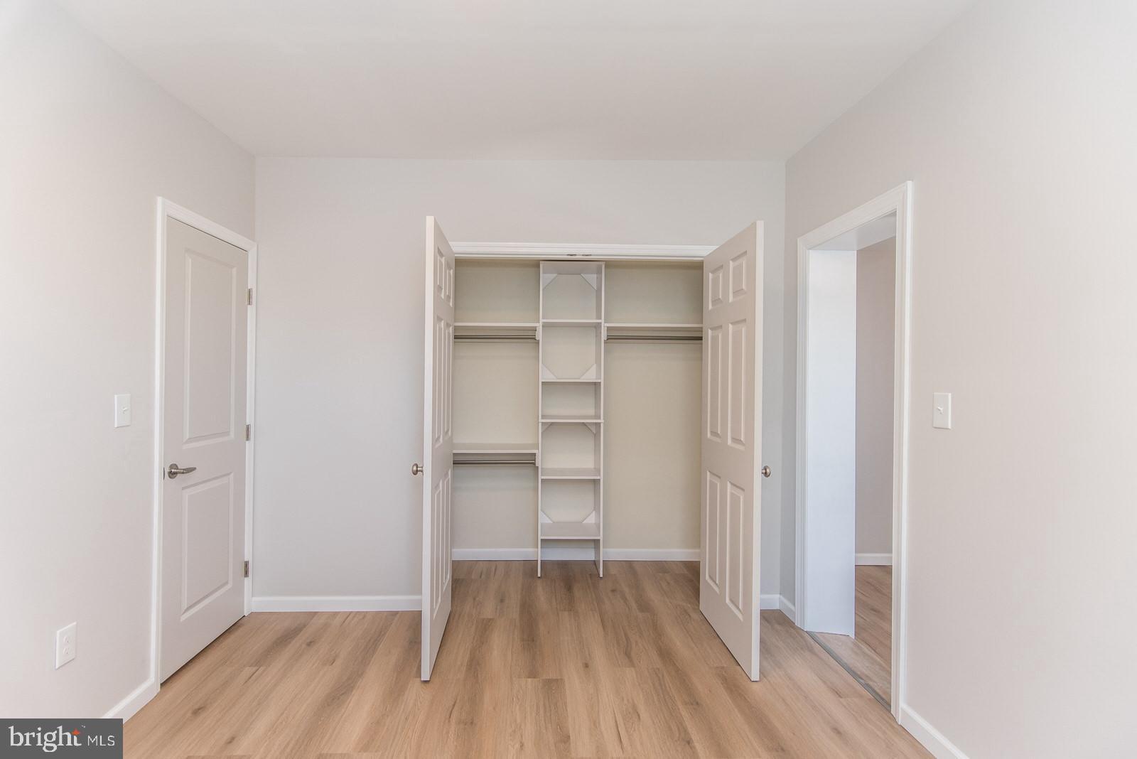 LAWNDALE - Residential