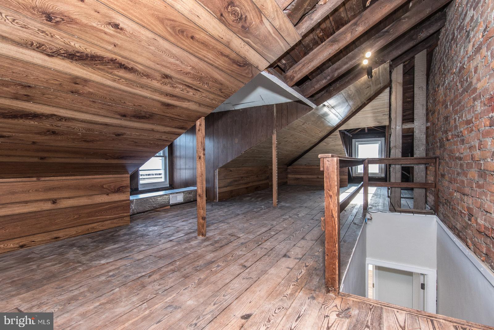 LAWNDALE - Residential