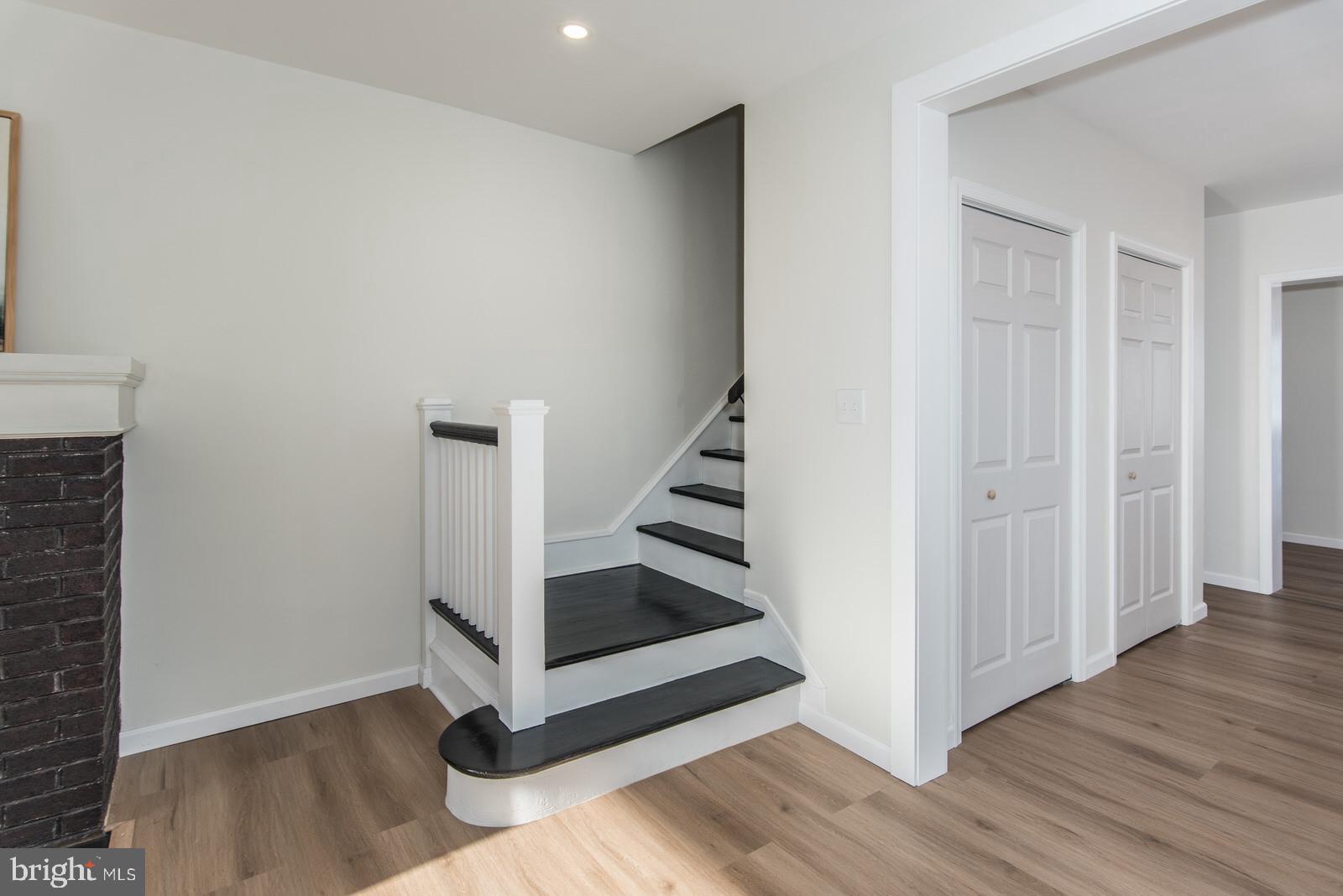 LAWNDALE - Residential