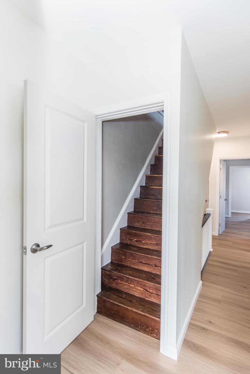 LAWNDALE - Residential