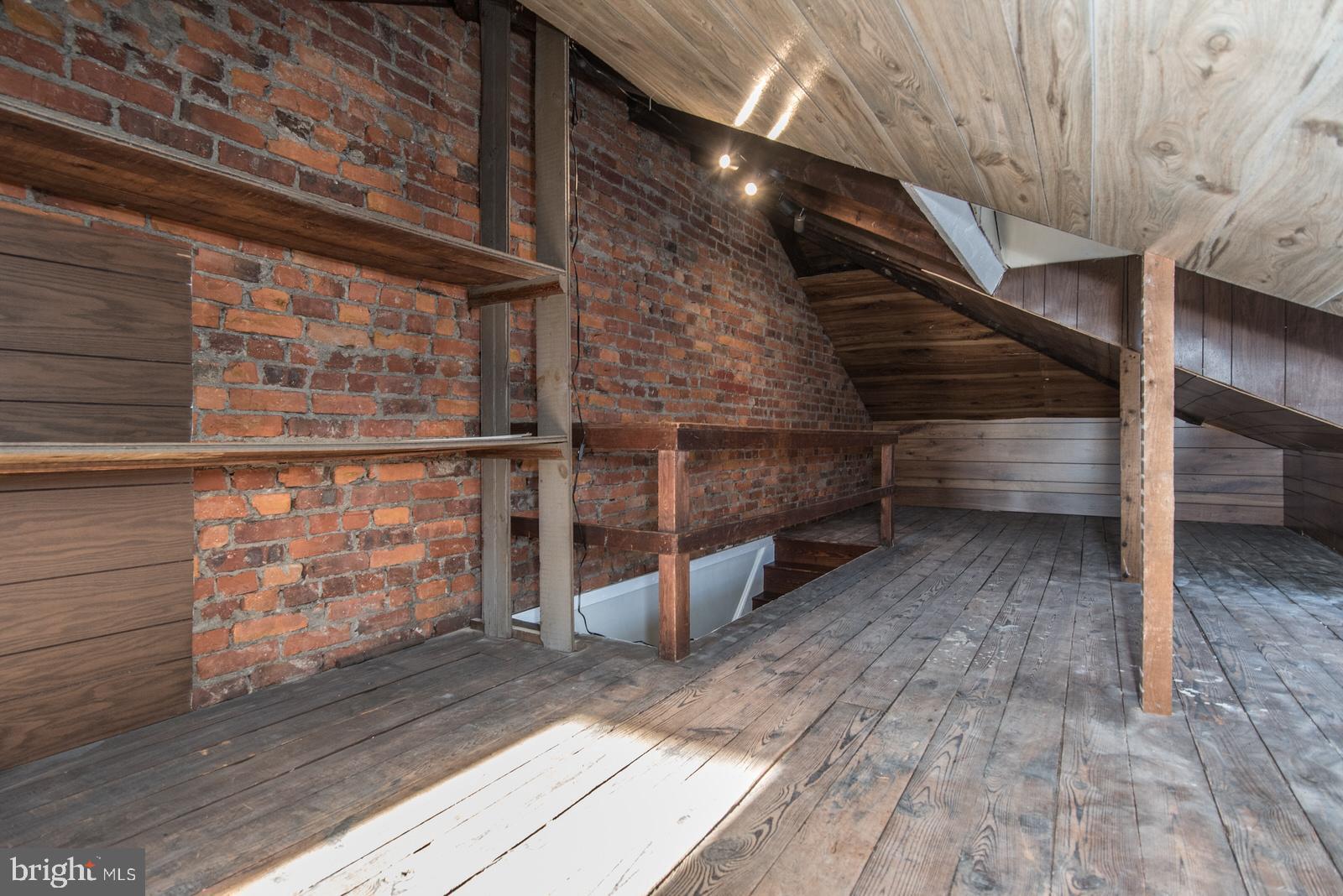 LAWNDALE - Residential