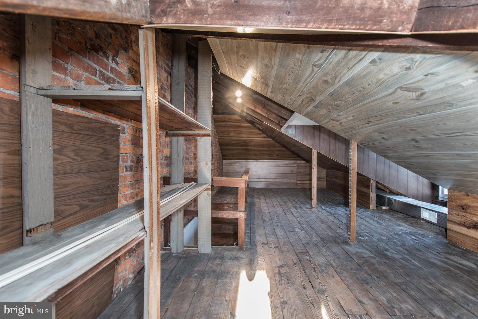 LAWNDALE - Residential