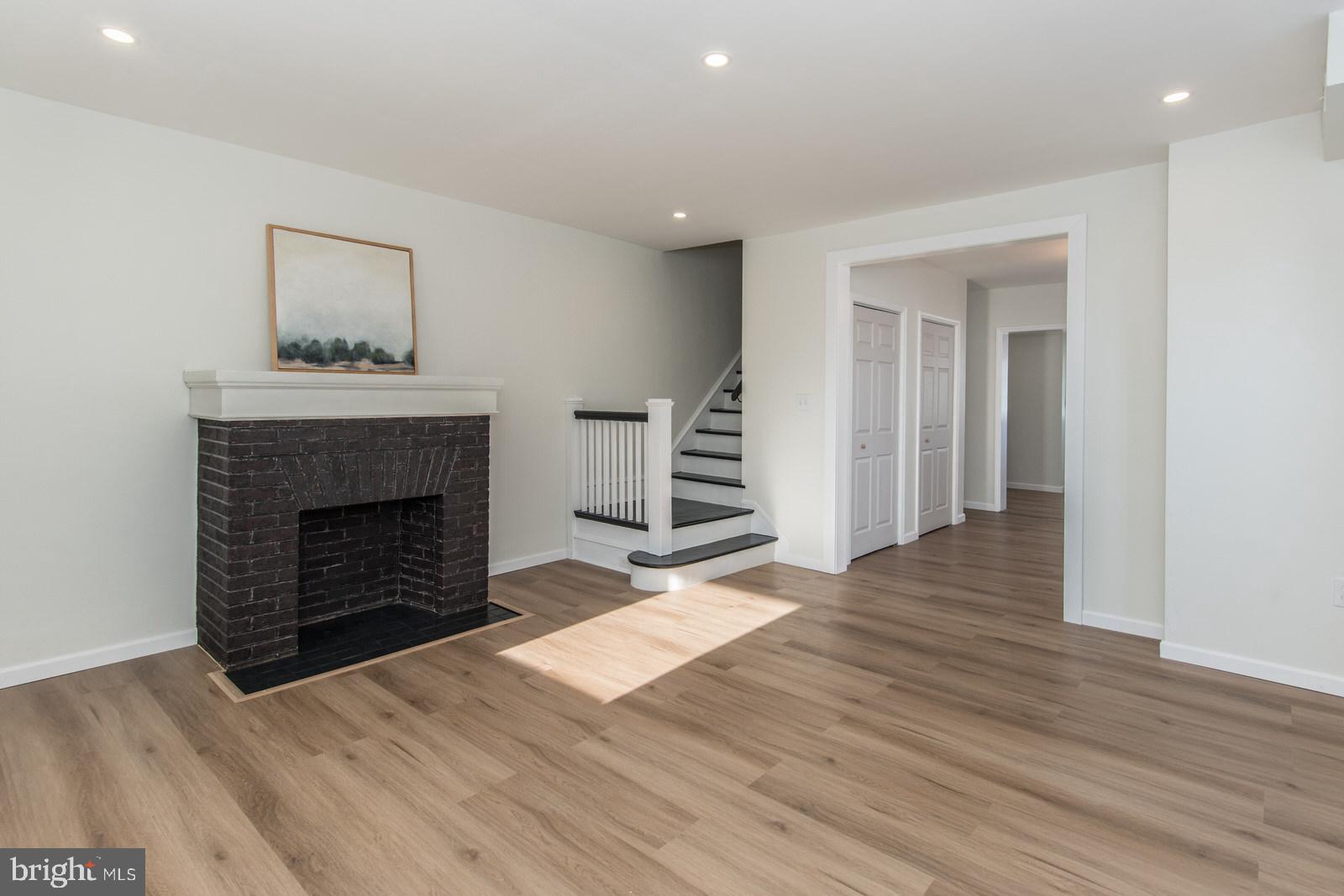 LAWNDALE - Residential