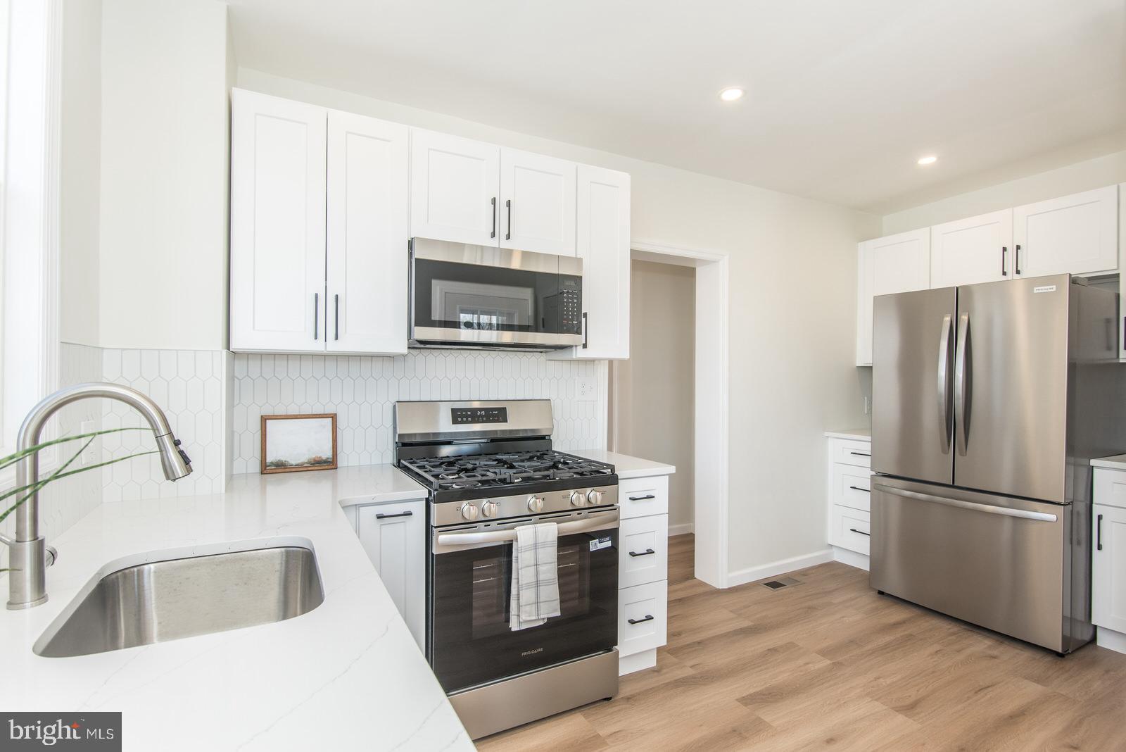 LAWNDALE - Residential