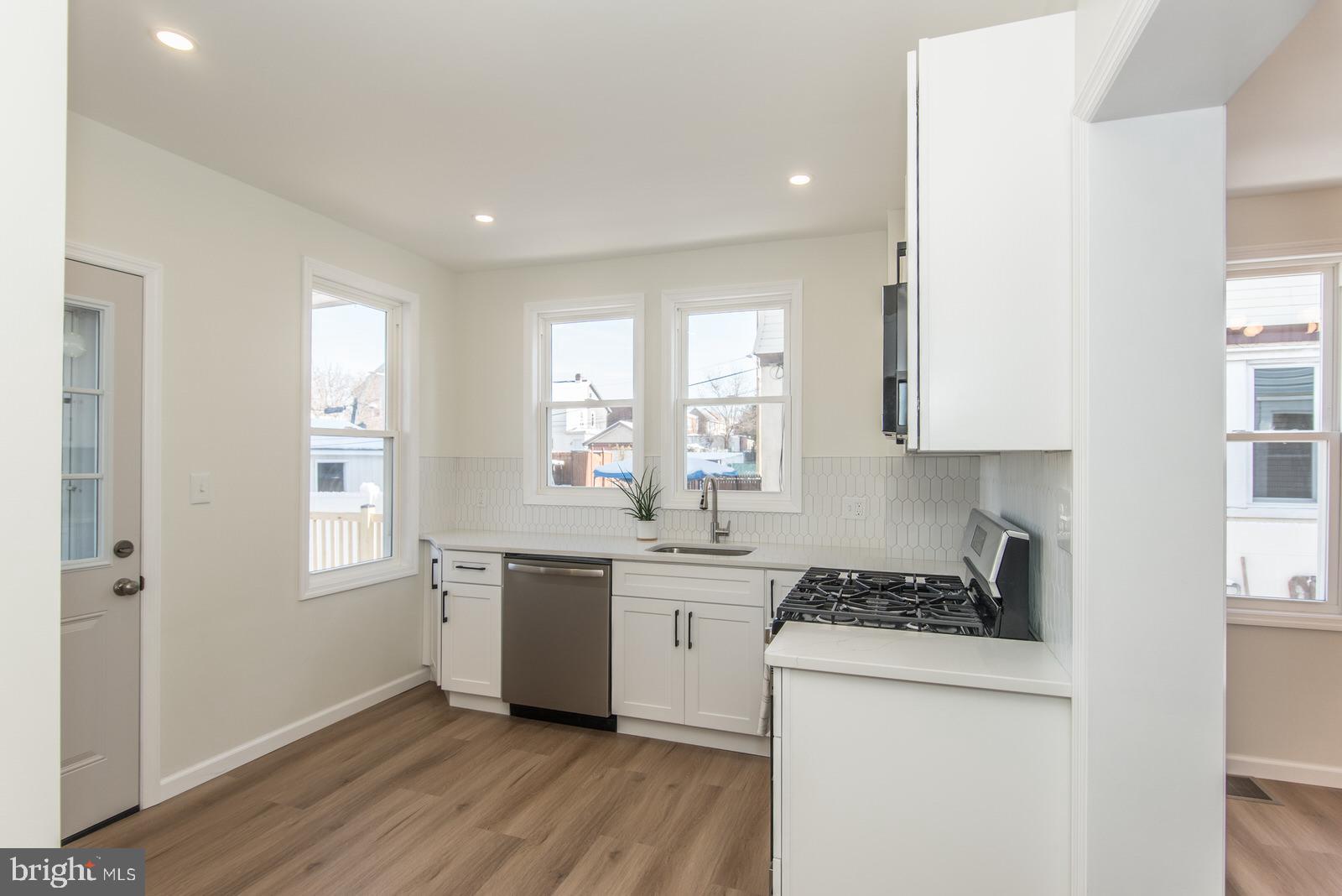 LAWNDALE - Residential