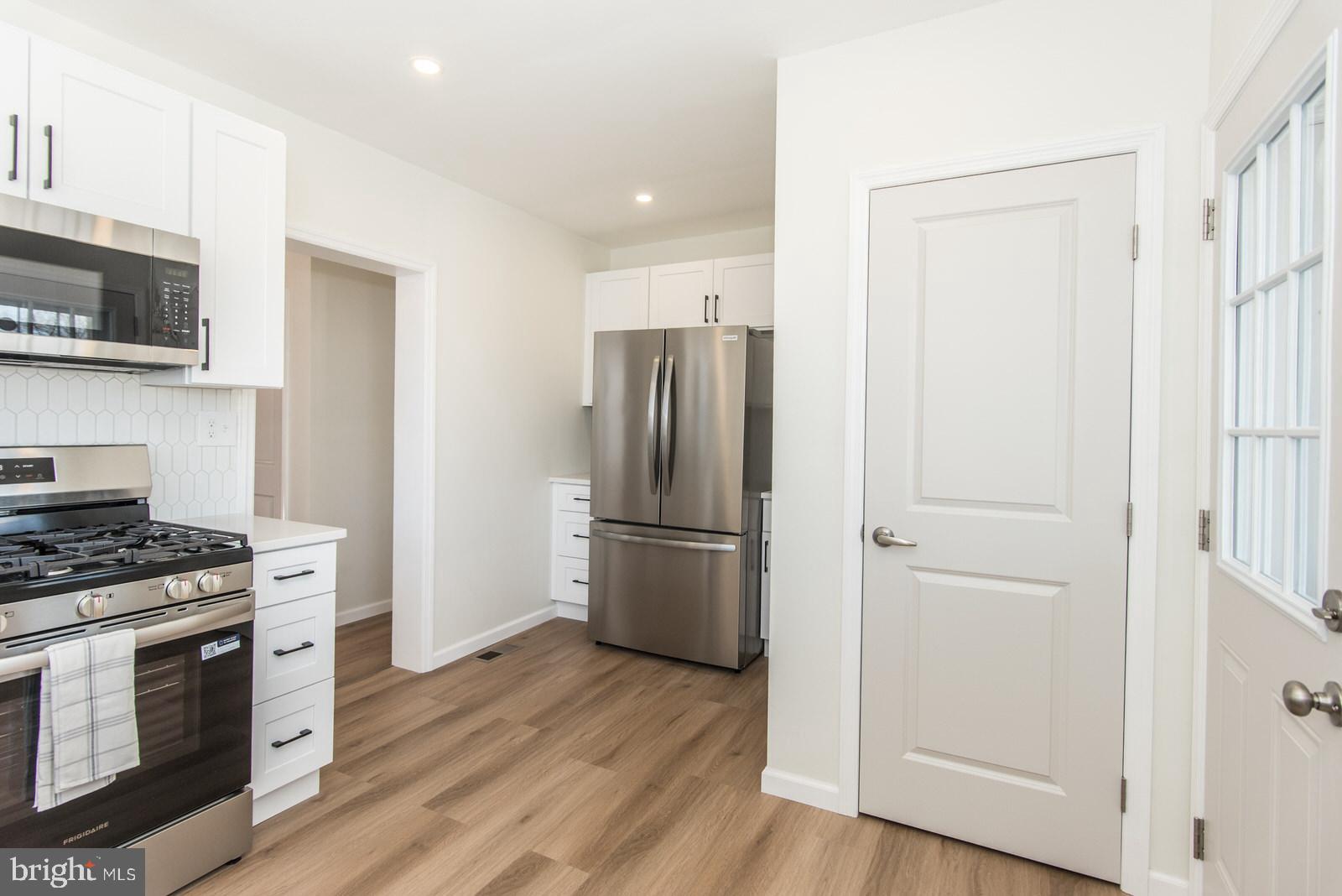 LAWNDALE - Residential