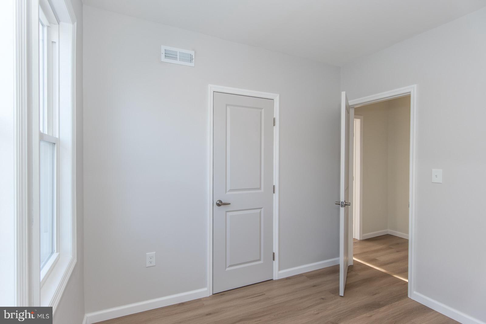 LAWNDALE - Residential