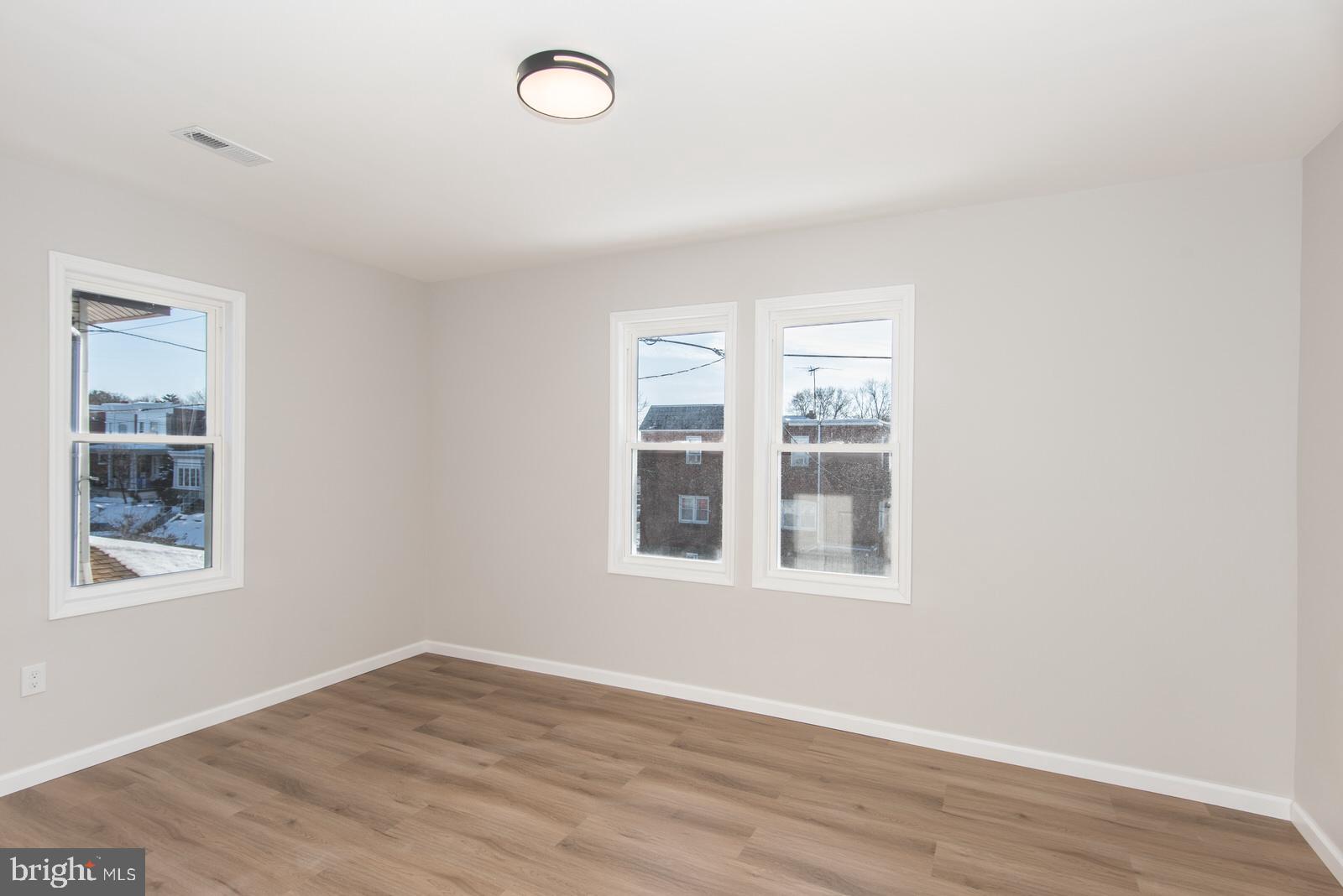 LAWNDALE - Residential