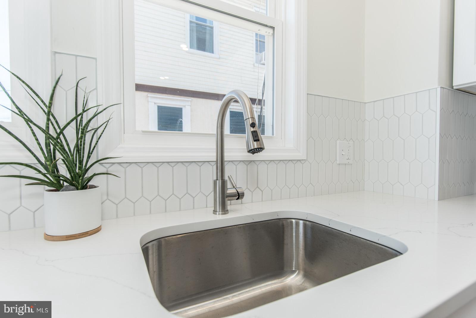 LAWNDALE - Residential