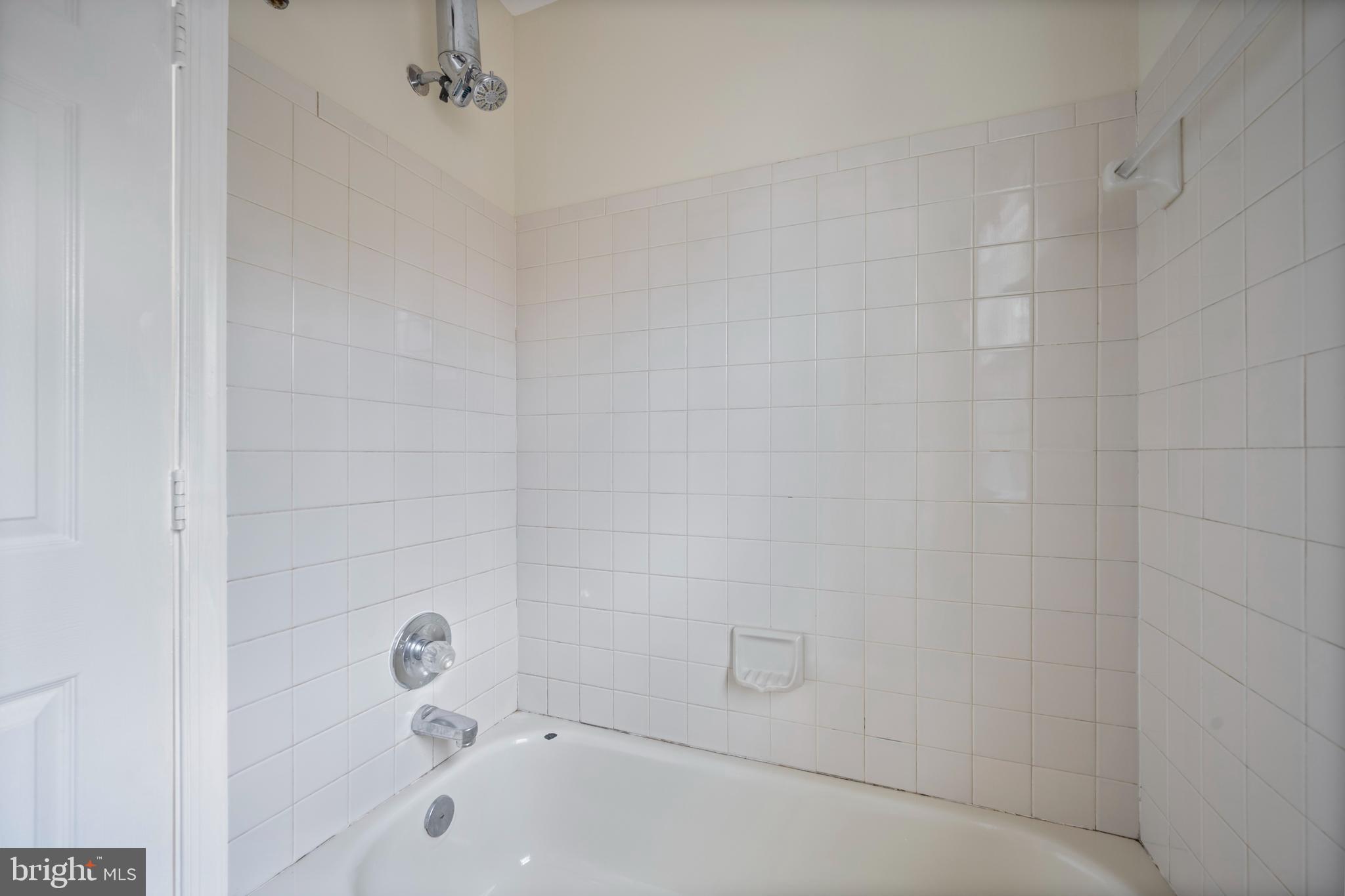 GREENS OF CROFTON - Residential Lease