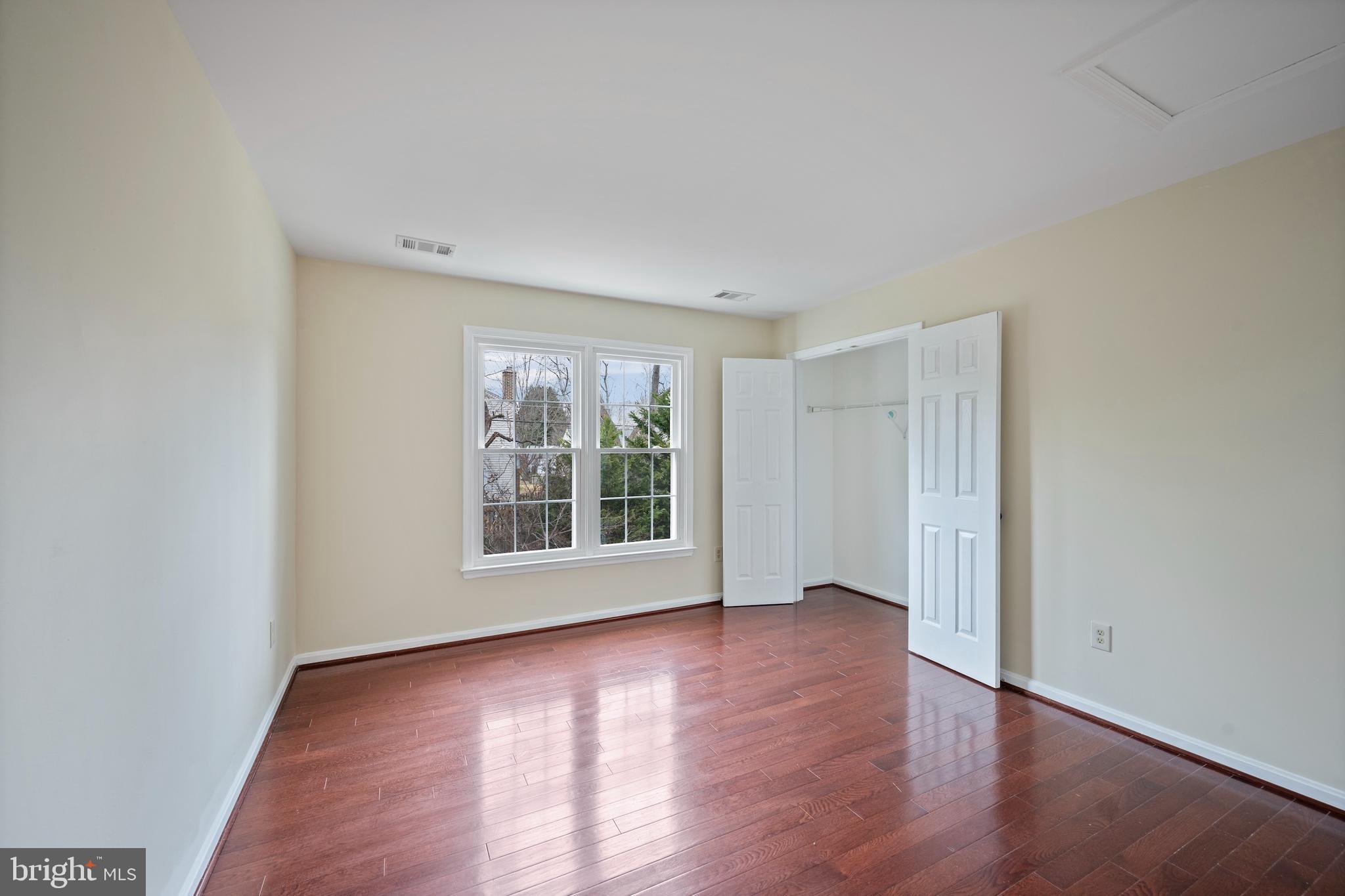 GREENS OF CROFTON - Residential Lease