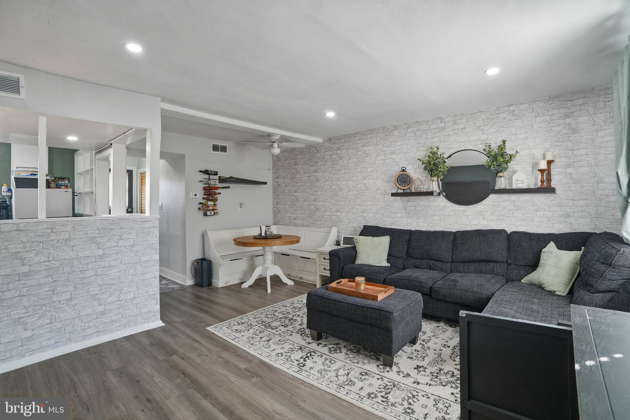 GARDEN CITY - Residential