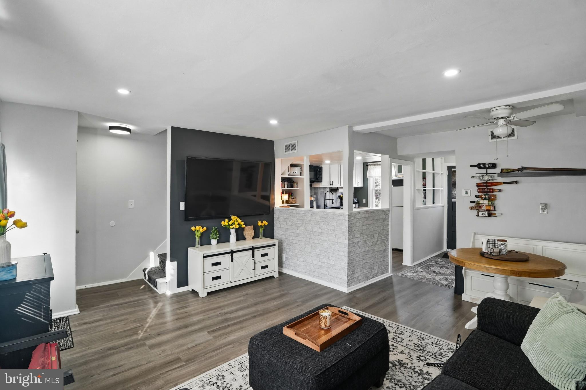 GARDEN CITY - Residential