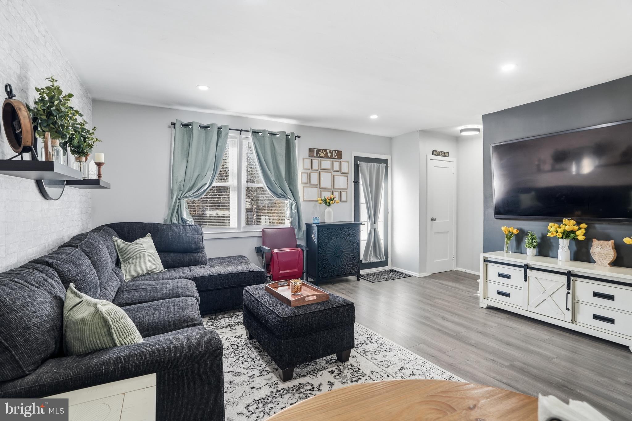 GARDEN CITY - Residential