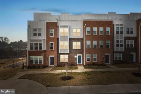 19738 Peach Flower Terrace, Ashburn, VA MLS: VALO2117458