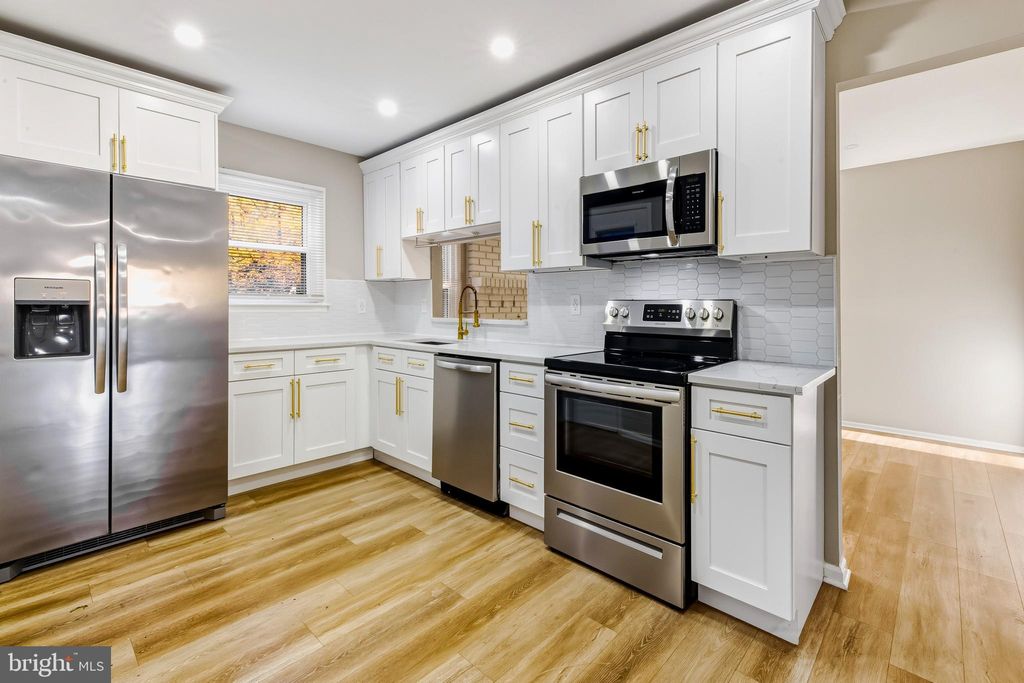 Photo of 18 Madison Street, SWEDESBORO, NJ 08085 (MLS # NJGL2065842)