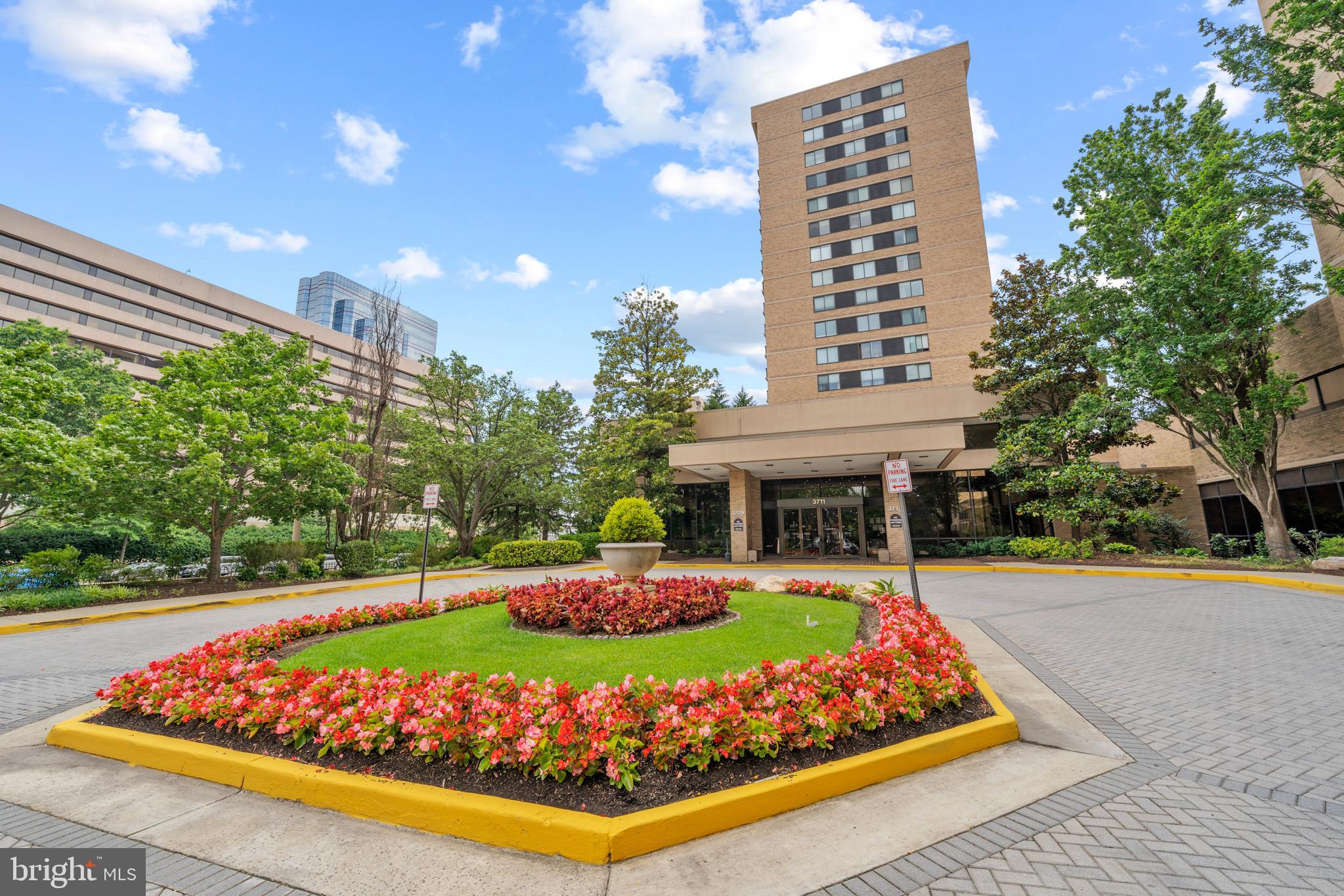 SKYLINE TOWERS - Residential