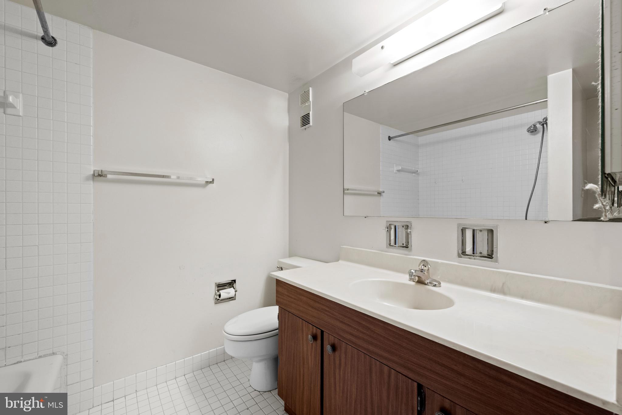 SKYLINE TOWERS - Residential