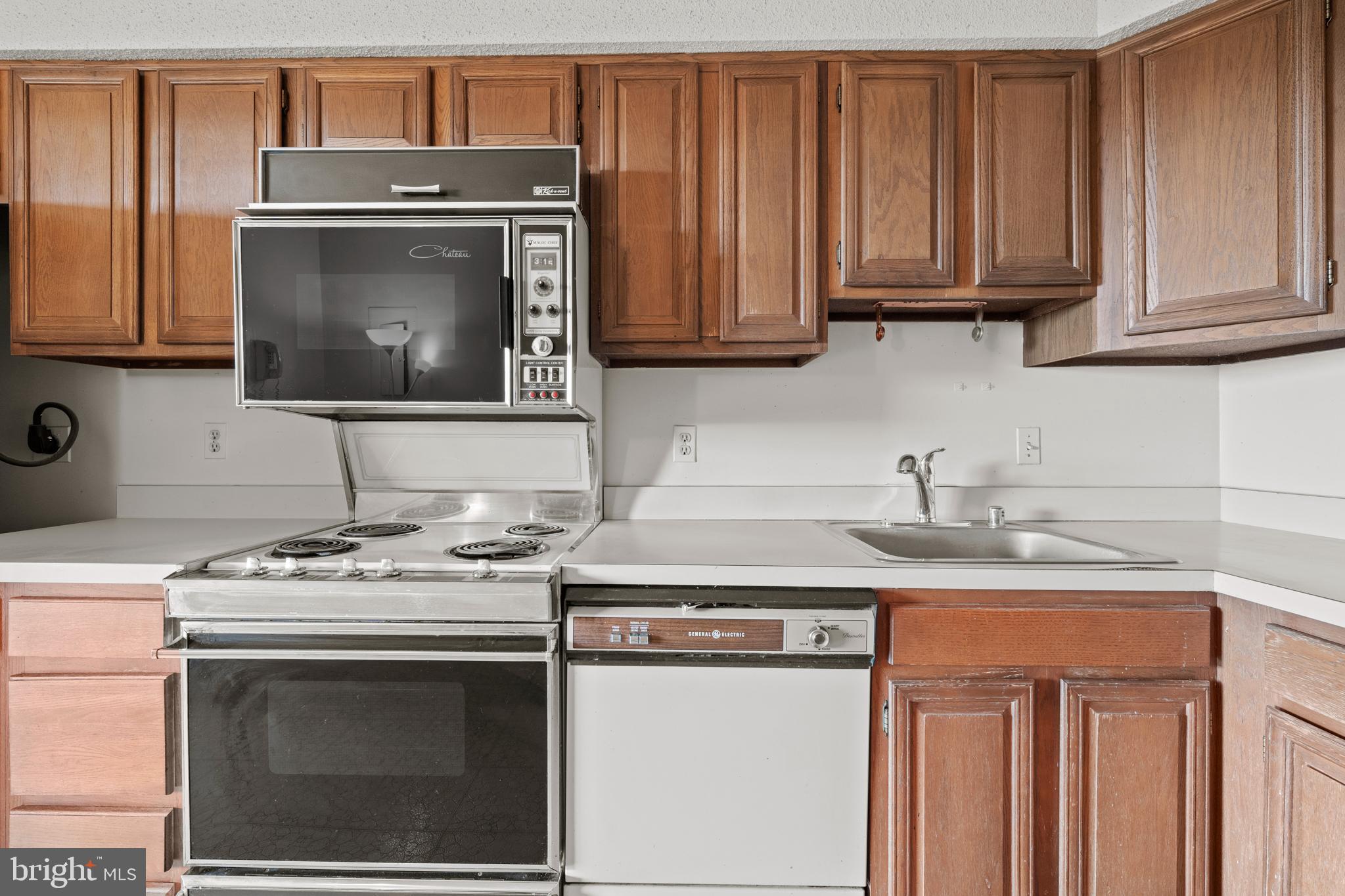 SKYLINE TOWERS - Residential