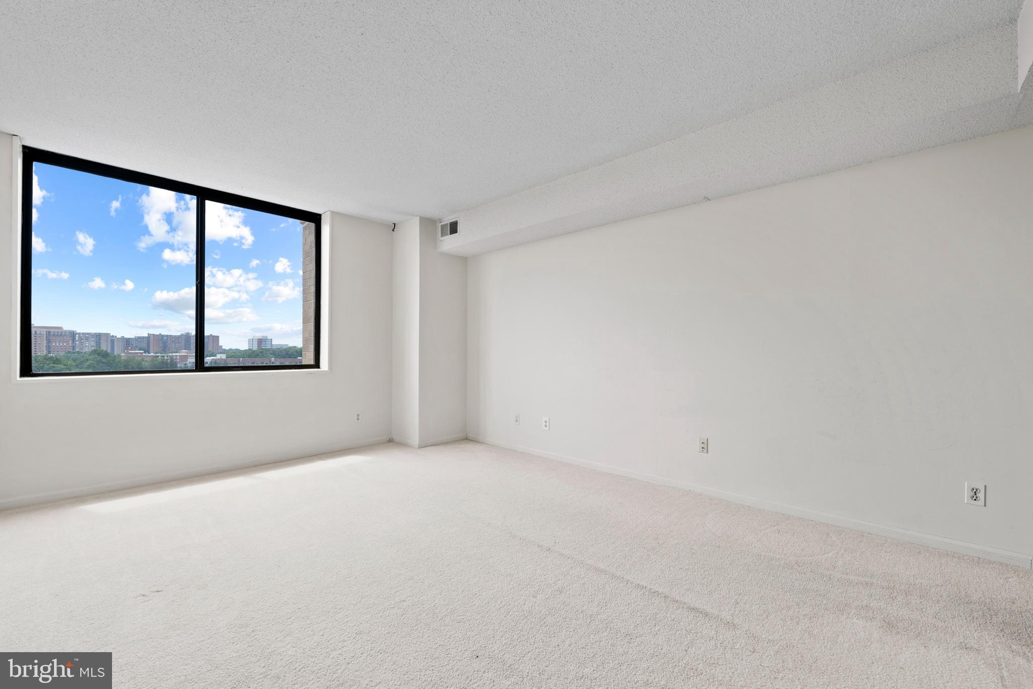 SKYLINE TOWERS - Residential