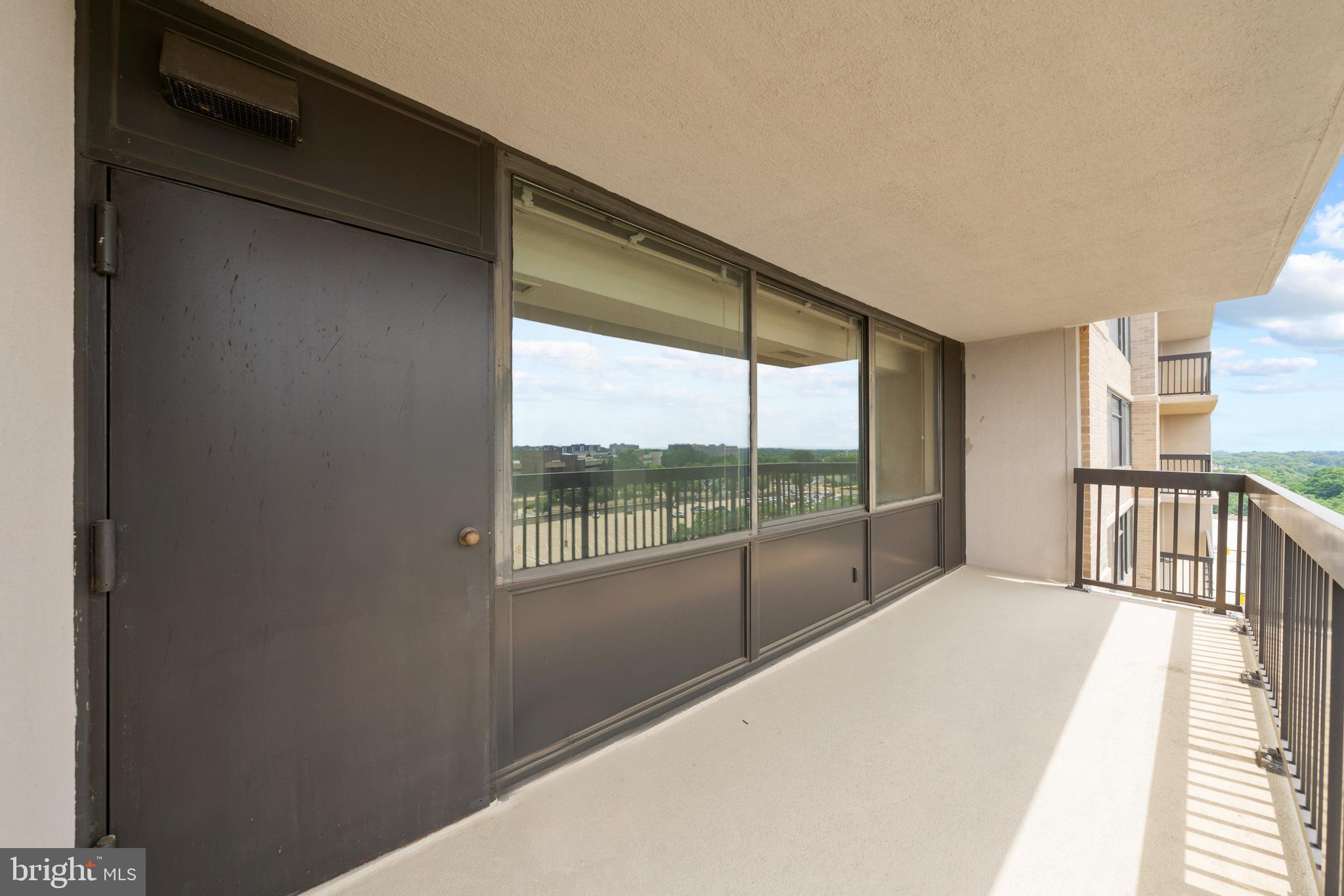 SKYLINE TOWERS - Residential