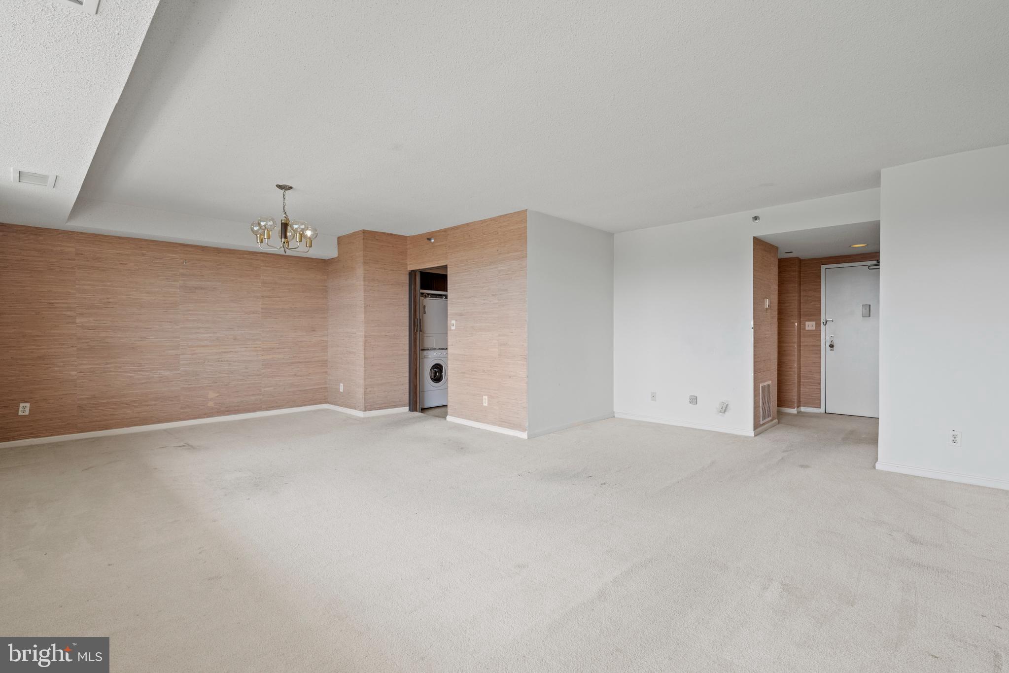 SKYLINE TOWERS - Residential