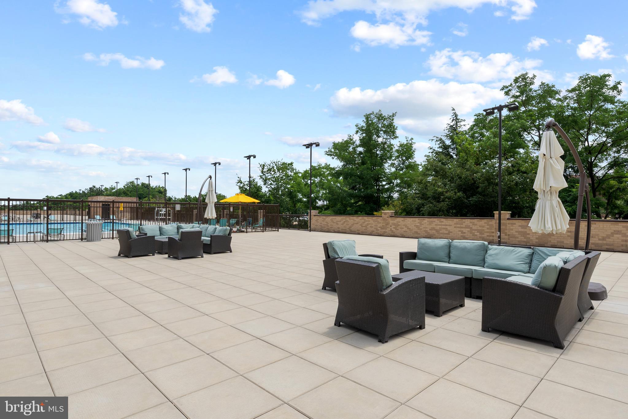 SKYLINE TOWERS - Residential