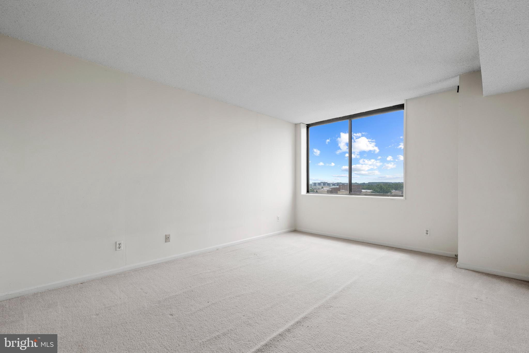 SKYLINE TOWERS - Residential