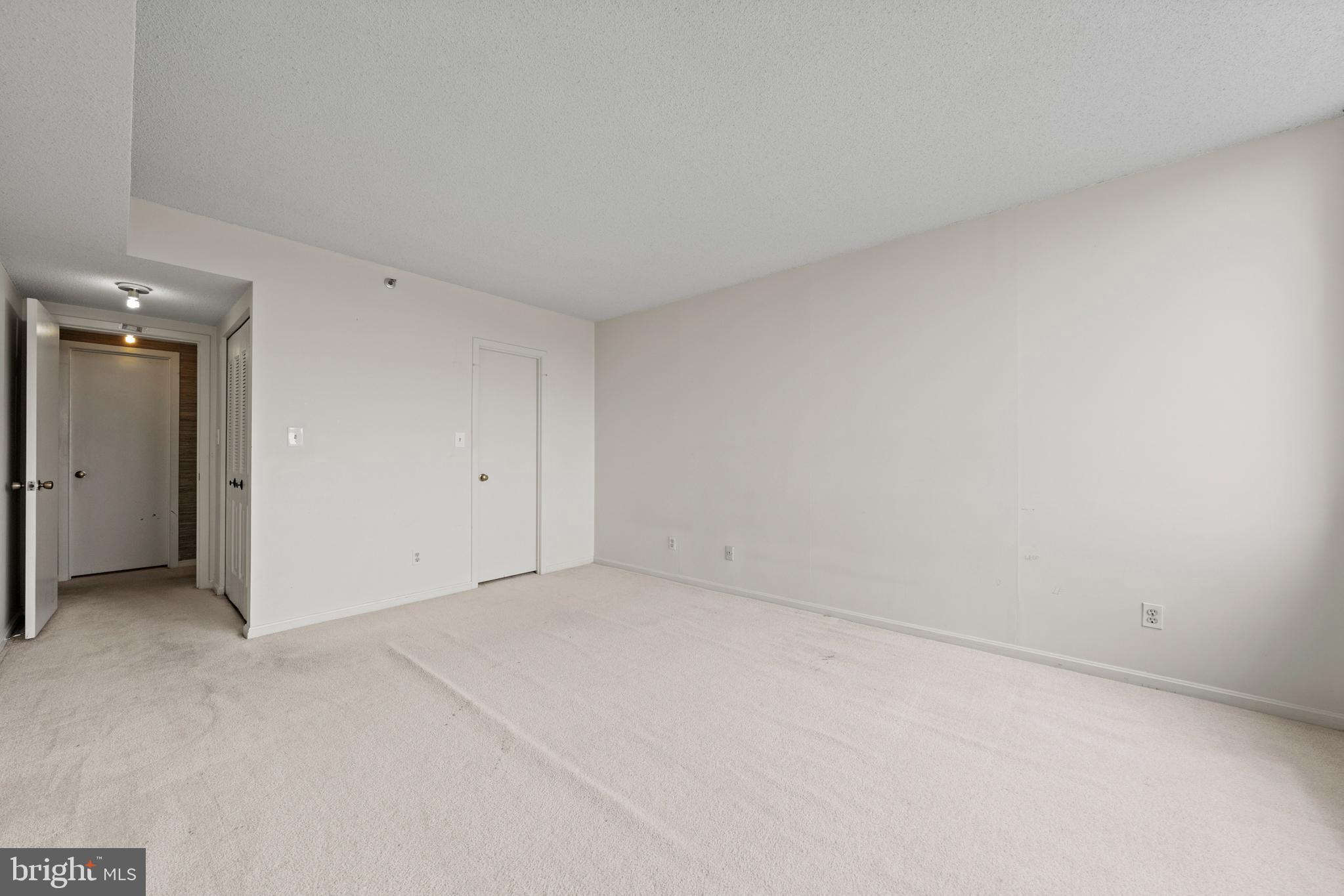 SKYLINE TOWERS - Residential