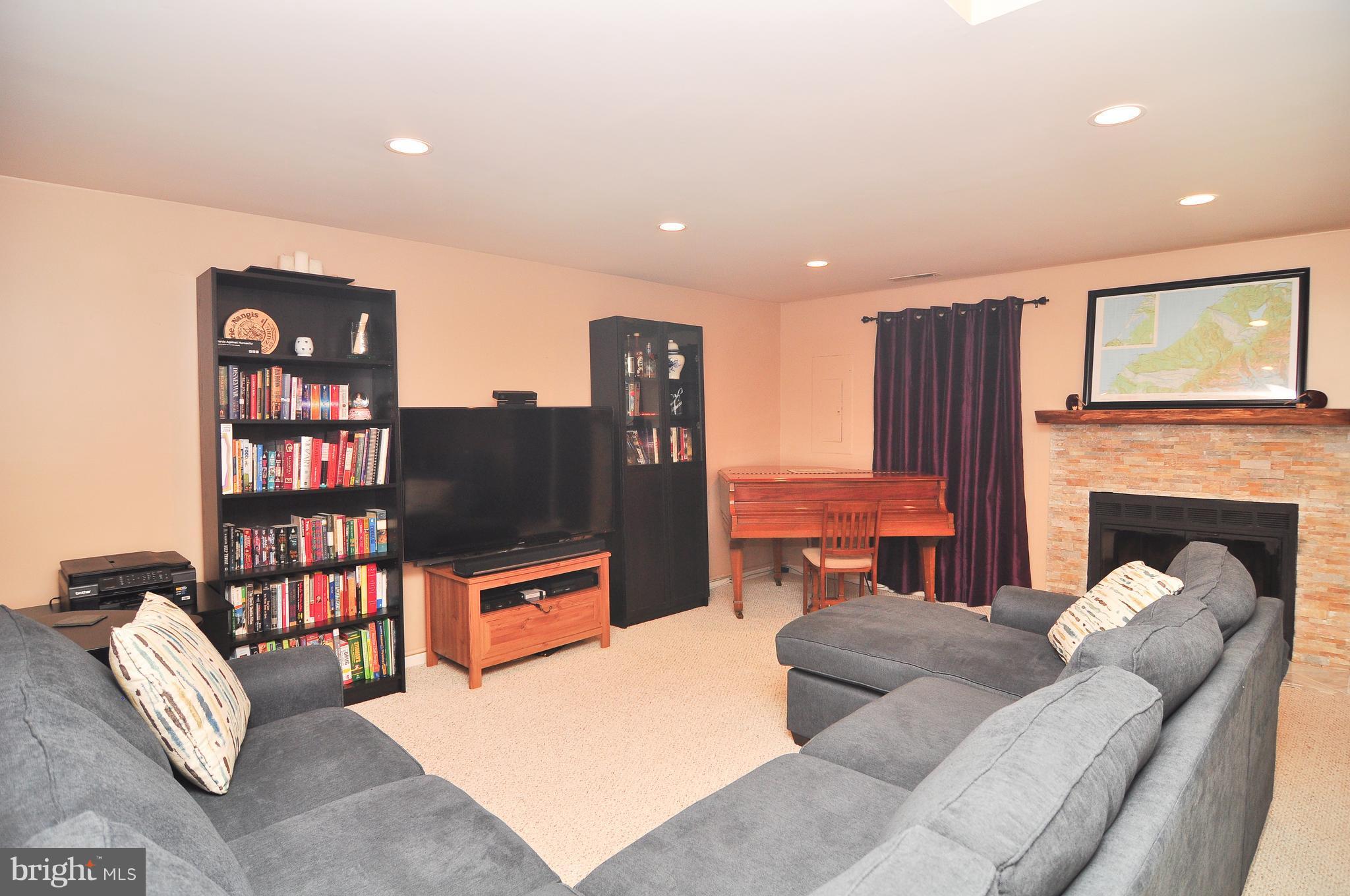 SPRING WOODS - Residential