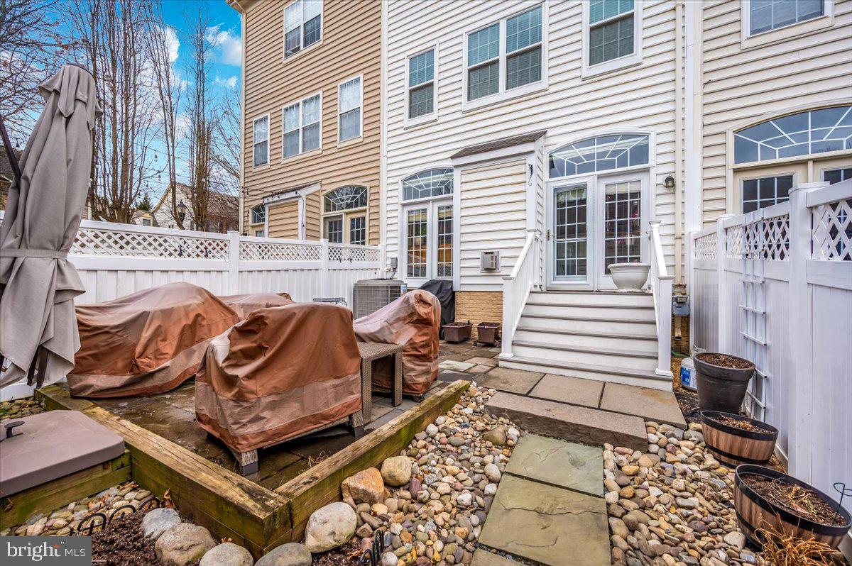 LAKELANDS - Residential