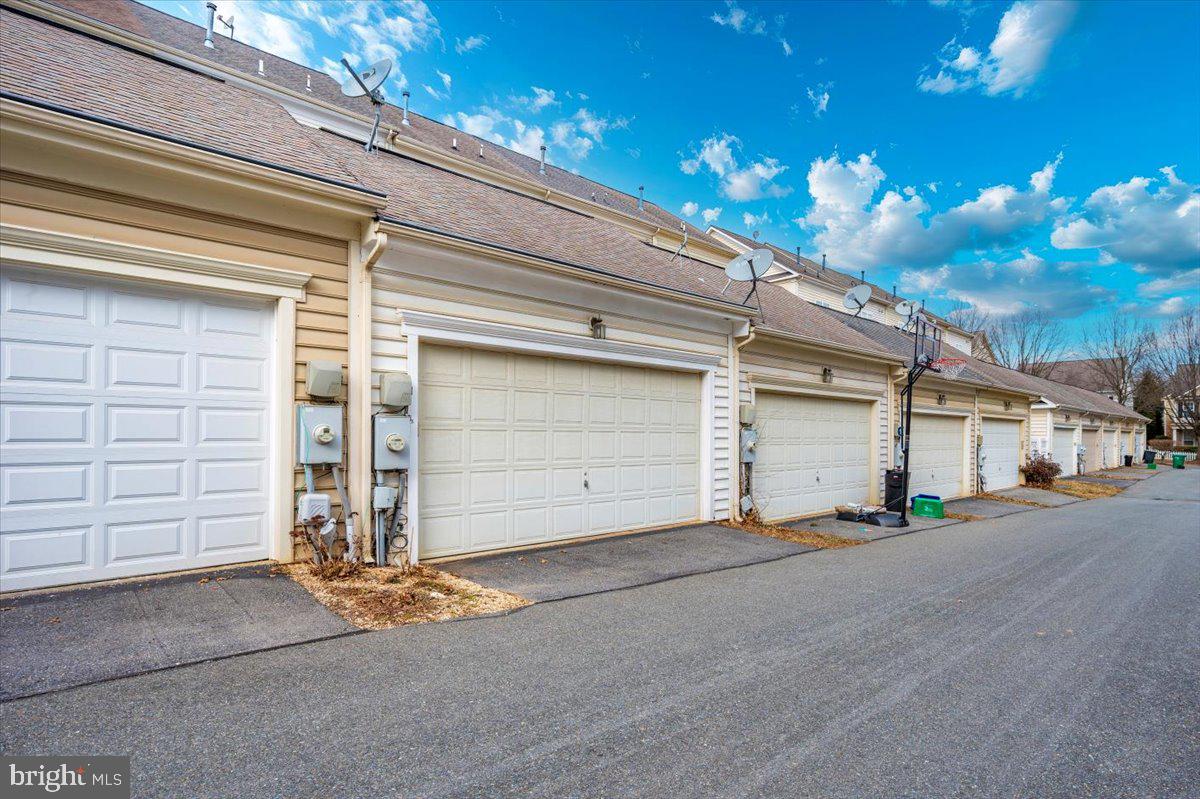 LAKELANDS - Residential