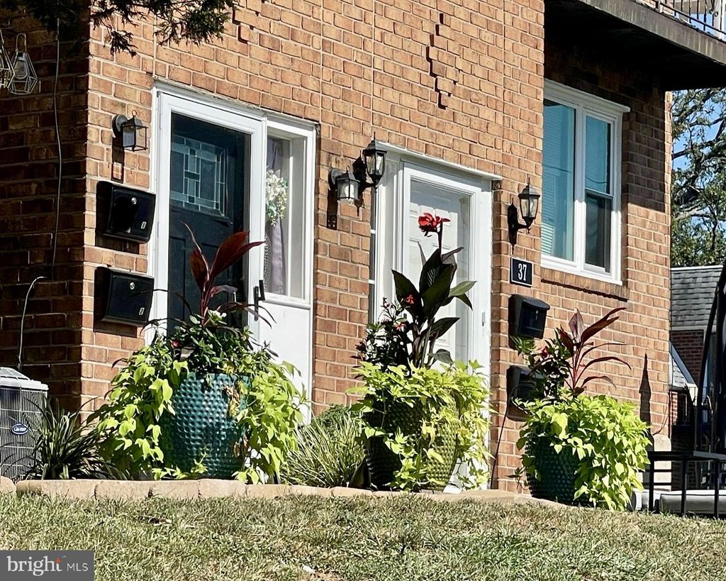 Photo of 35 Oak Ln #2, ALDAN, PA 19018 (MLS # PADE2102298)