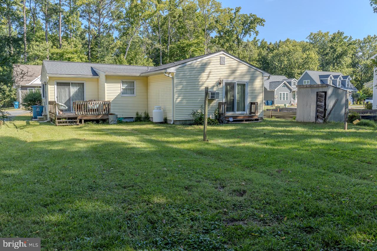 210 BROOKS LANE