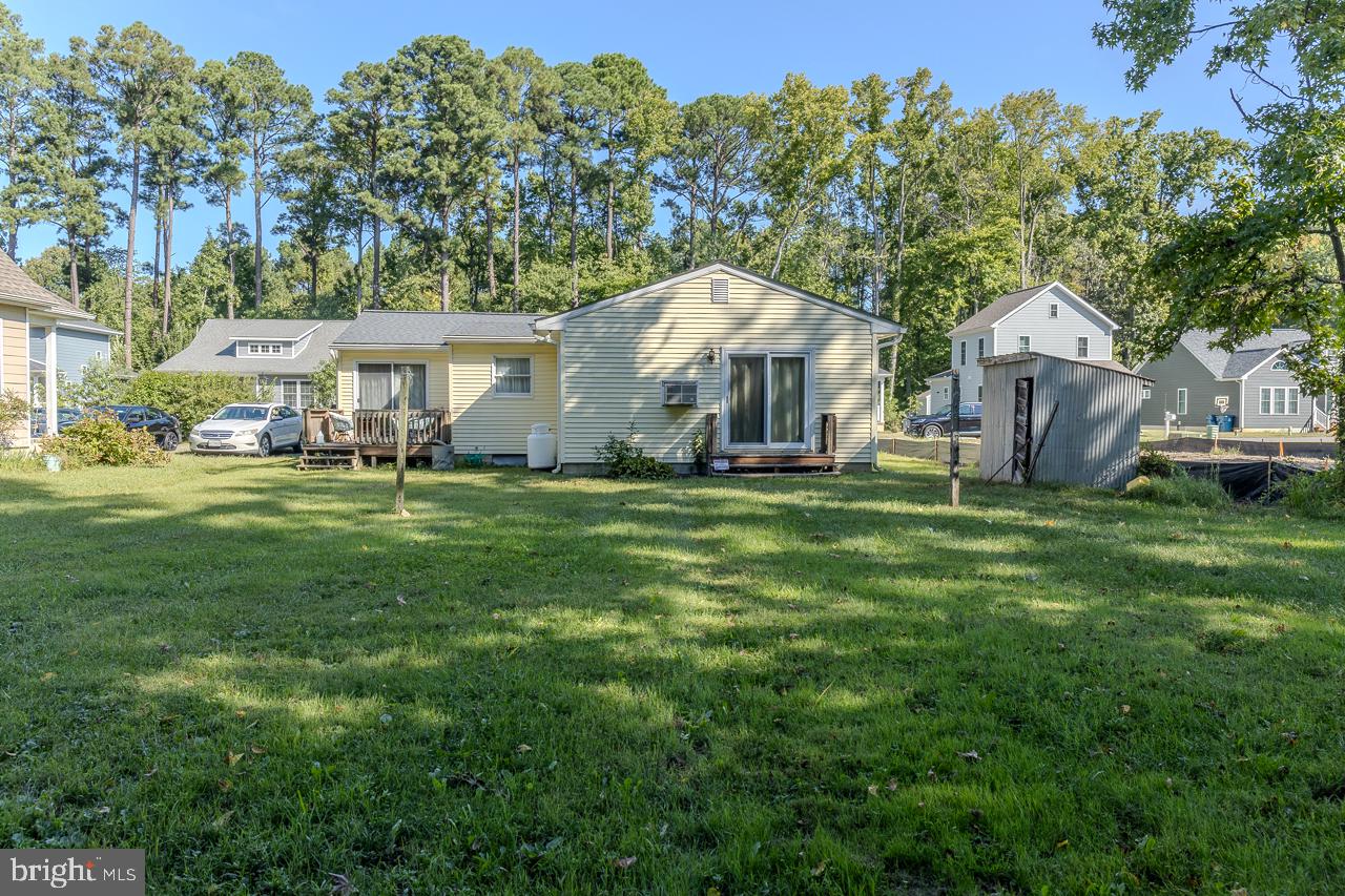 210 BROOKS LANE