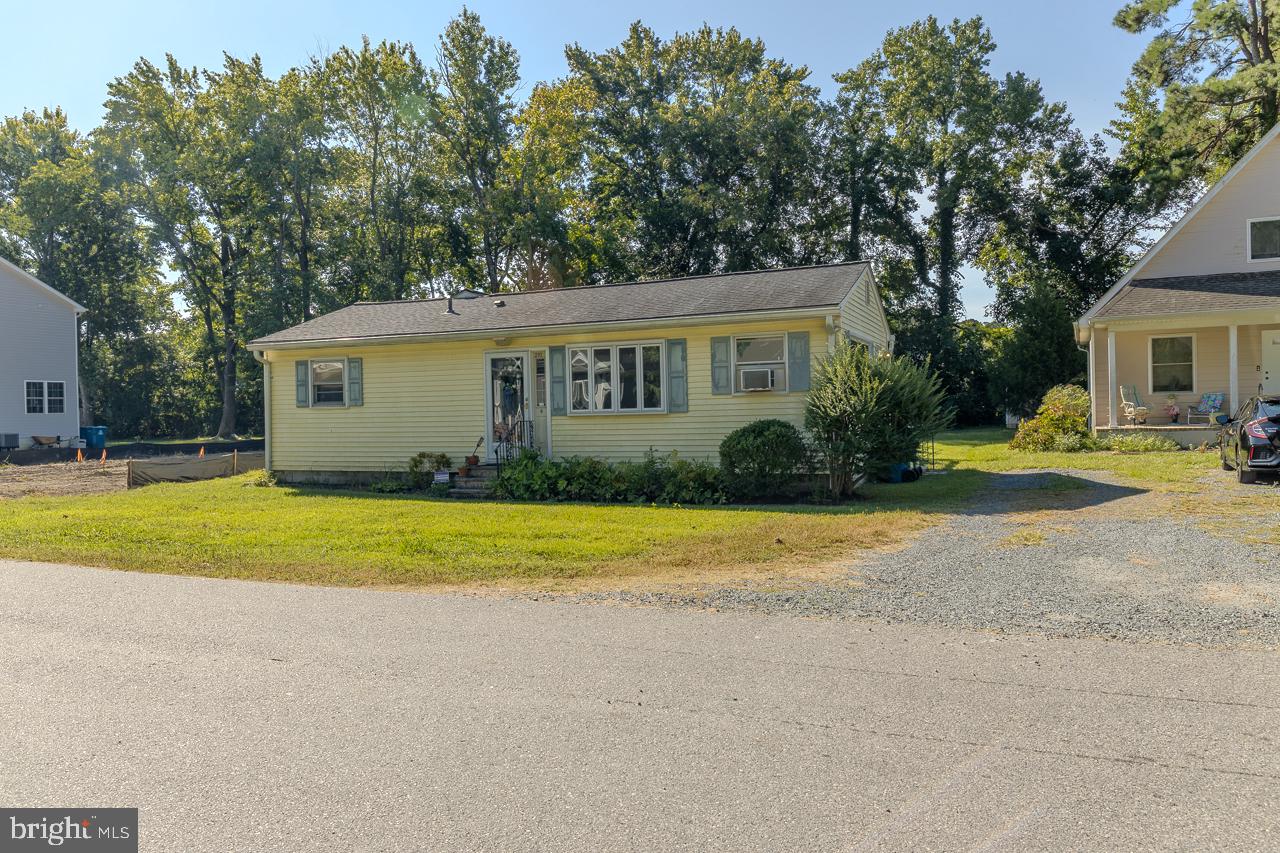 210 BROOKS LANE
