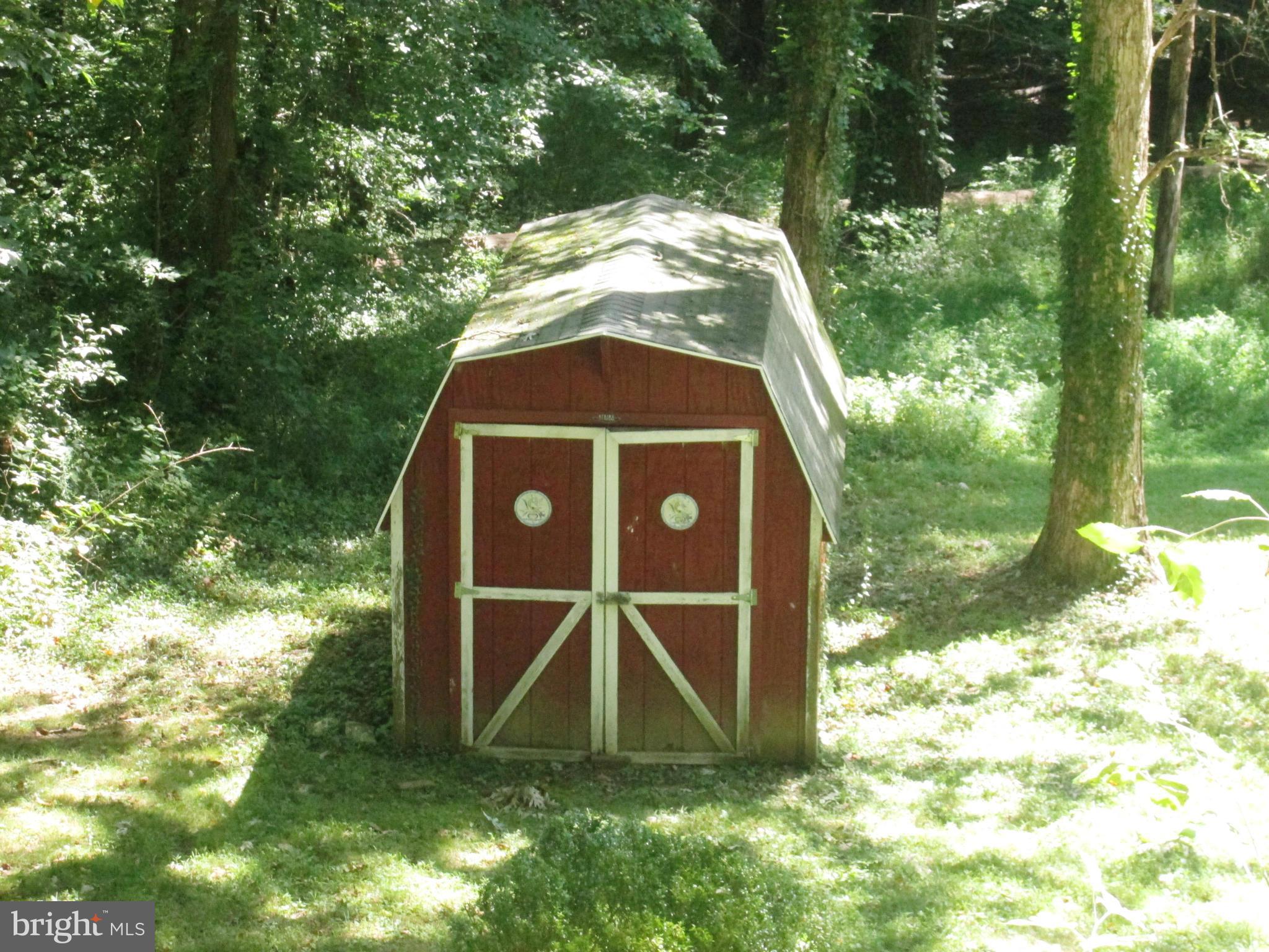 LINCOLNIA PARK - Residential Lease