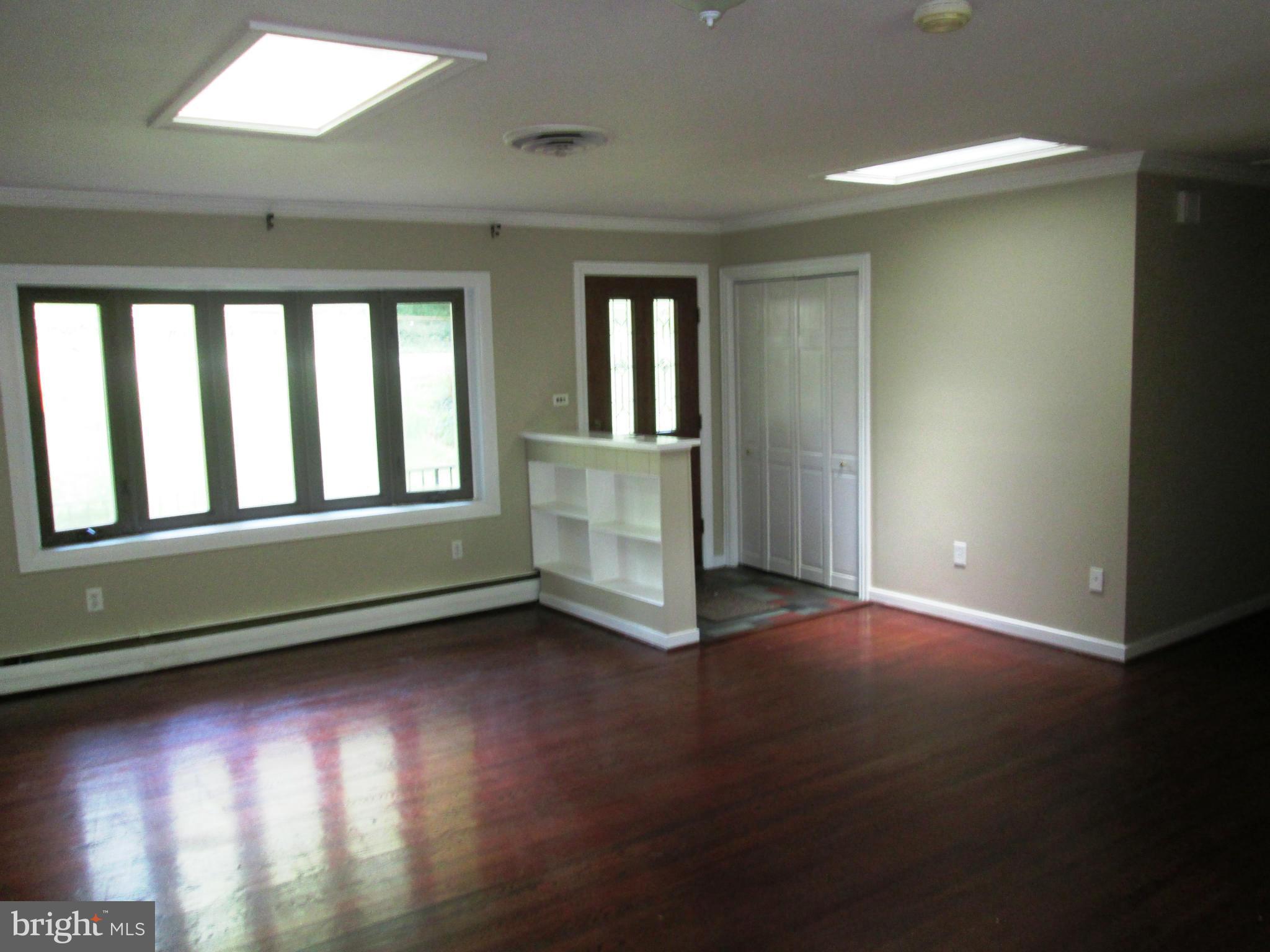 LINCOLNIA PARK - Residential Lease