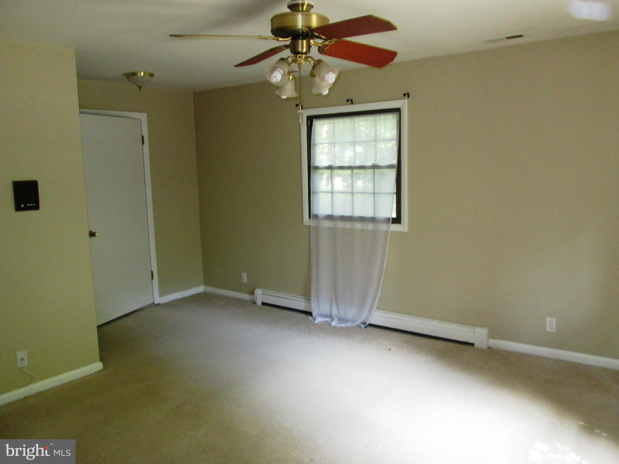 LINCOLNIA PARK - Residential Lease