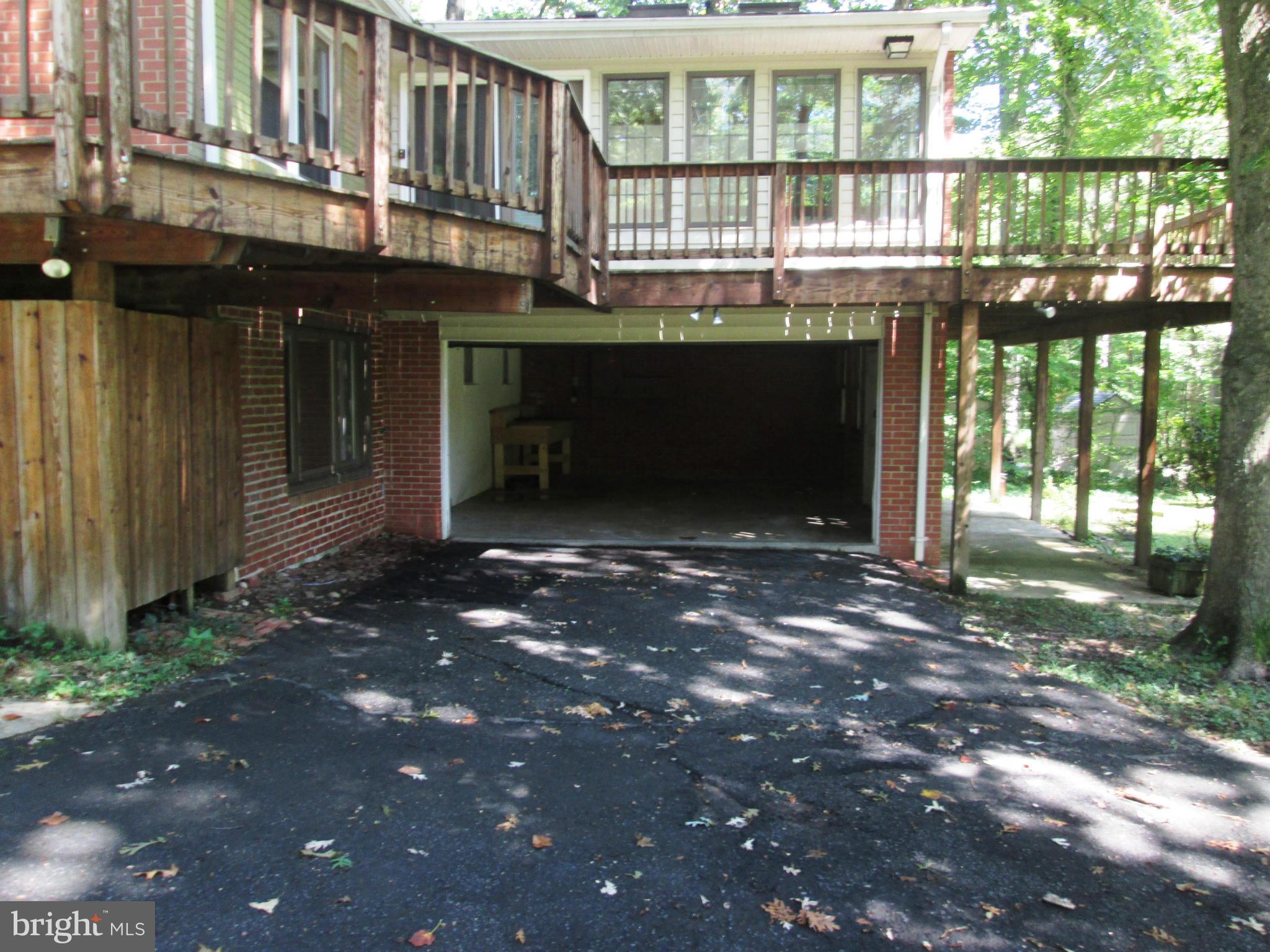 LINCOLNIA PARK - Residential Lease