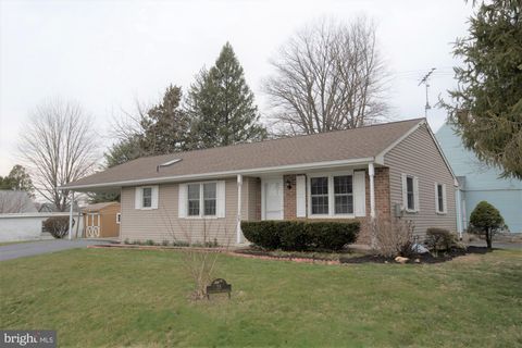 Photo of 28 GRANDVIEW AVE, BAUSMAN, PA 17504 (MLS # PALA2032334)