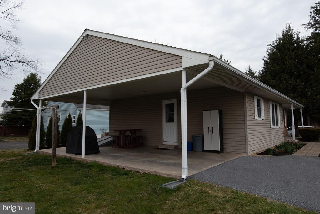 Photo of 28 GRANDVIEW AVE, BAUSMAN, PA 17504 (MLS # PALA2032334)