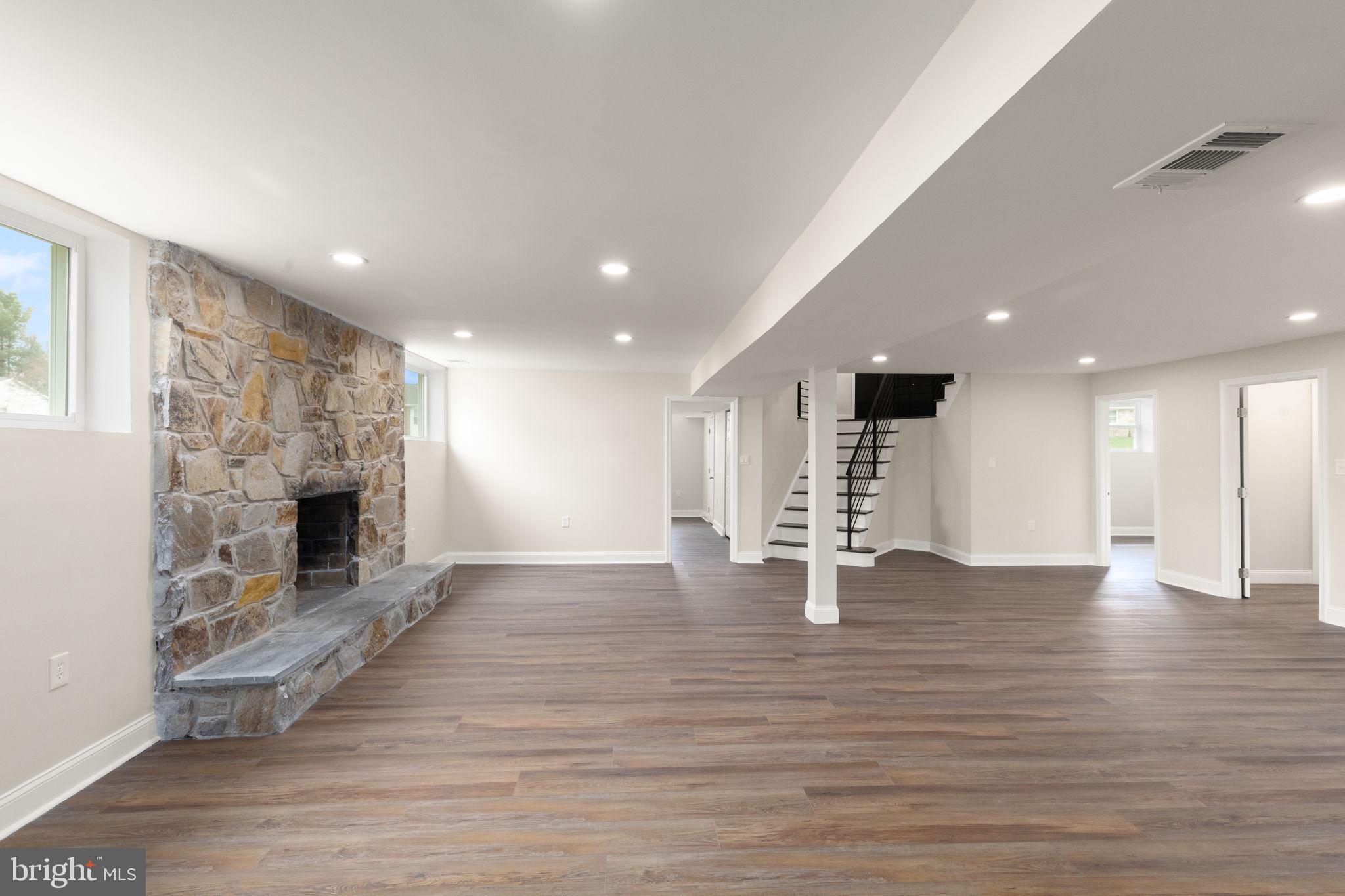 KINGS POINT - Residential