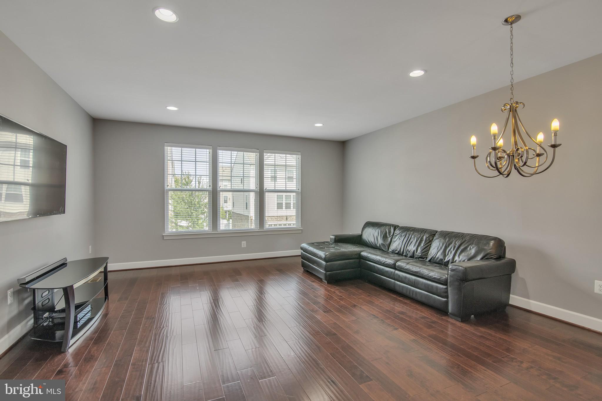 BRADLEY SQUARE - Residential