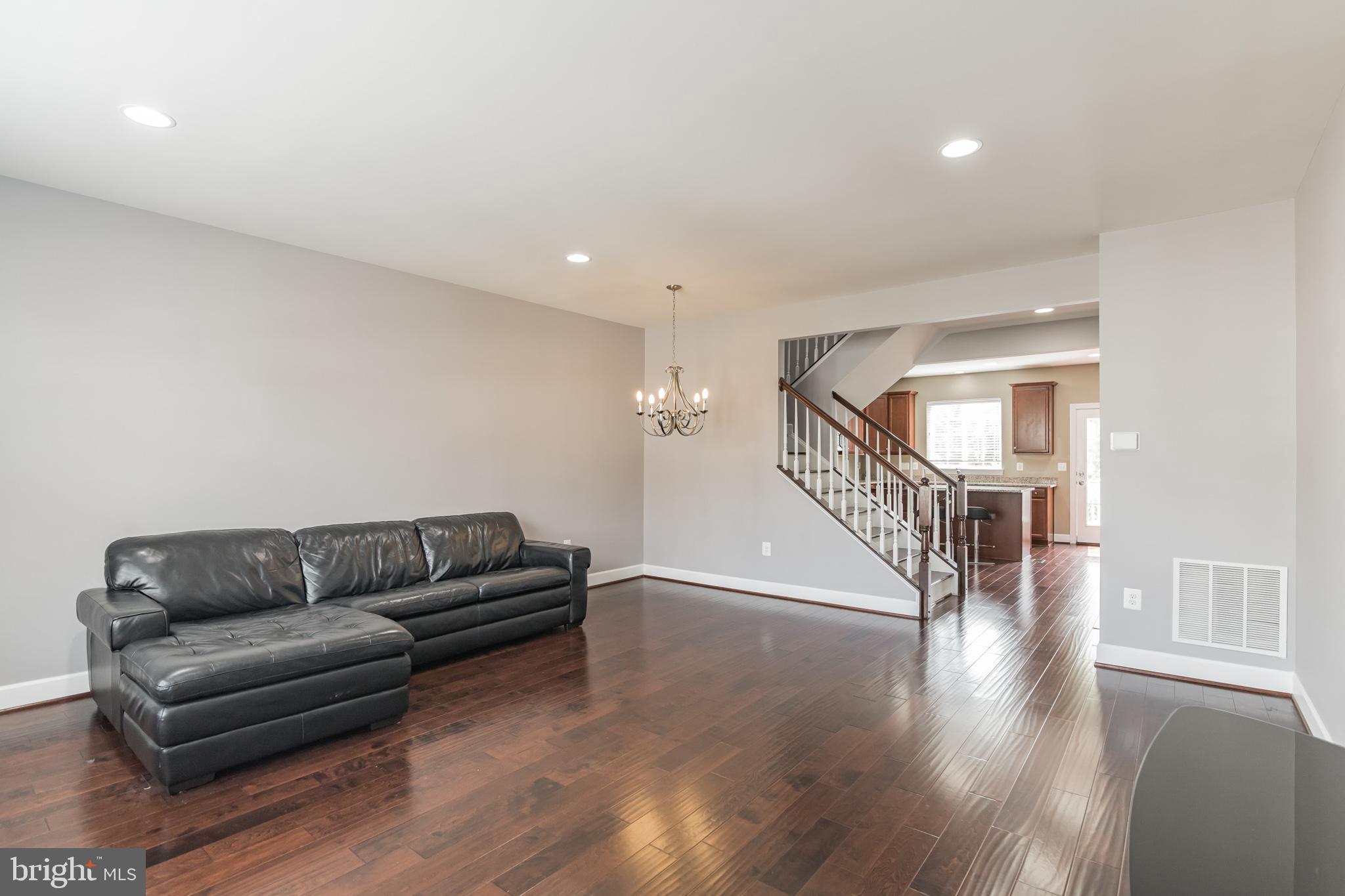 BRADLEY SQUARE - Residential