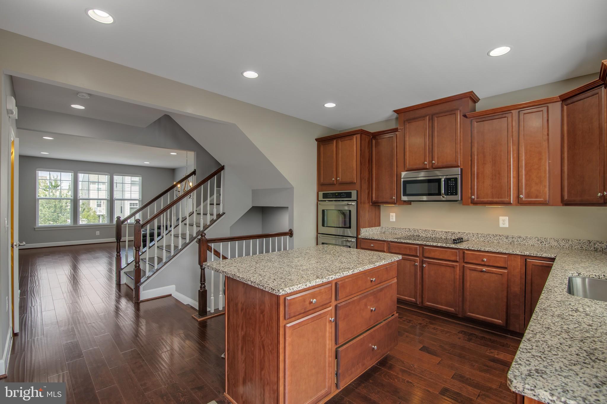 BRADLEY SQUARE - Residential