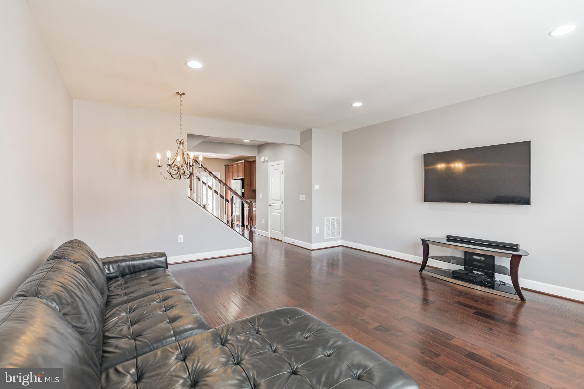 BRADLEY SQUARE - Residential