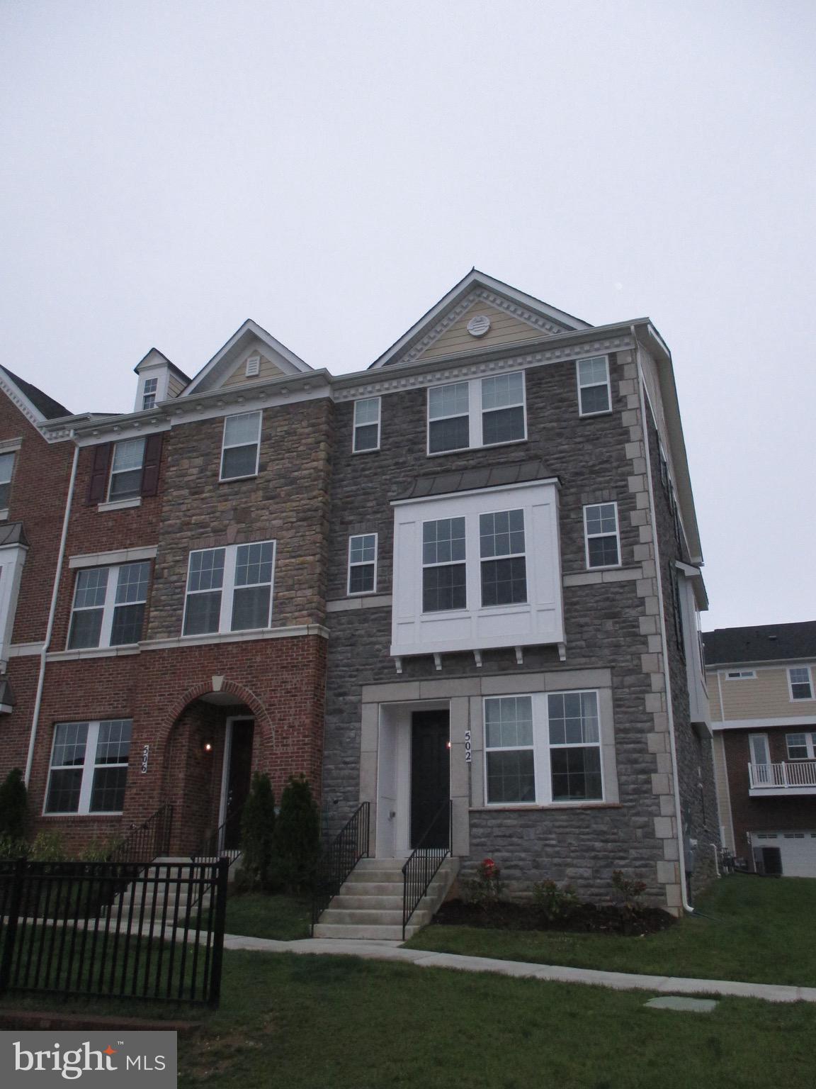 SUMMIT HALL RESERVE - Residential Lease